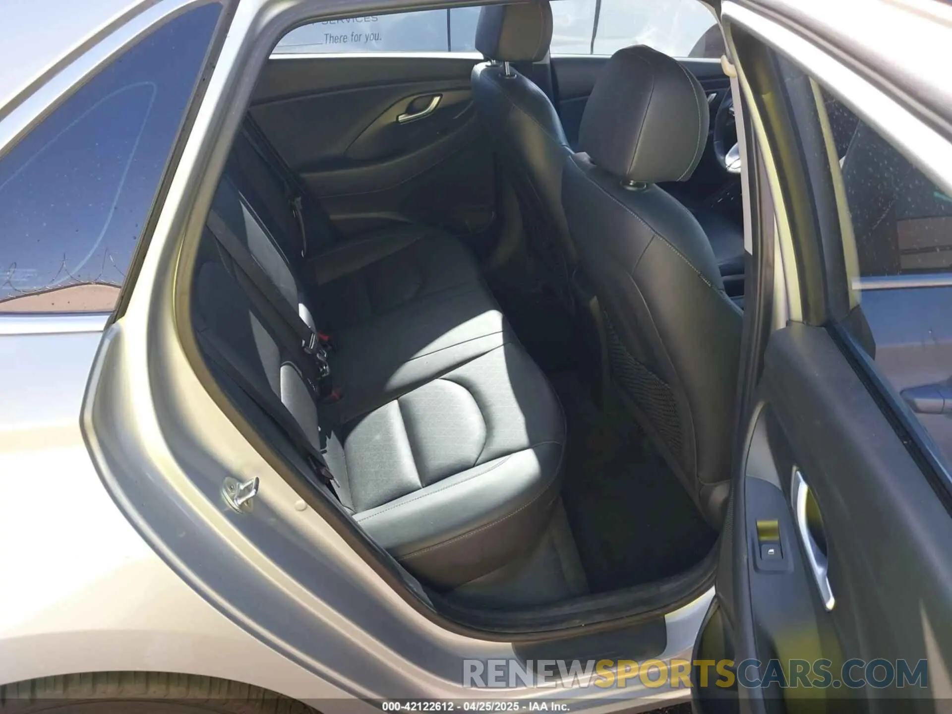 8 Photograph of a damaged car KMHH35LE2LU123905 HYUNDAI ELANTRA GT 2020