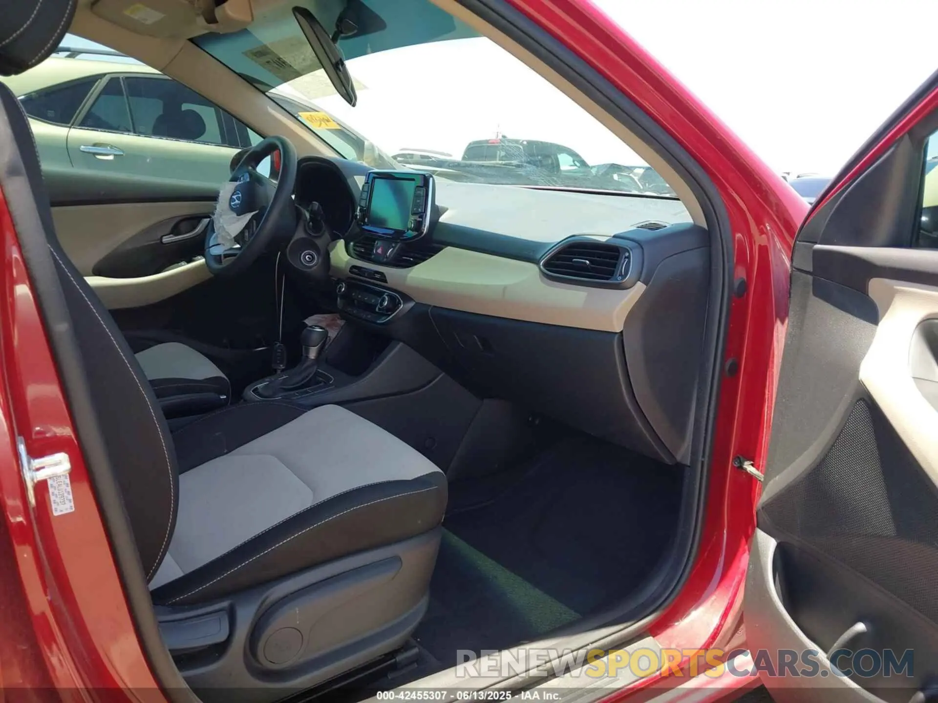 5 Photograph of a damaged car KMHH35LE4LU129737 HYUNDAI ELANTRA GT 2020