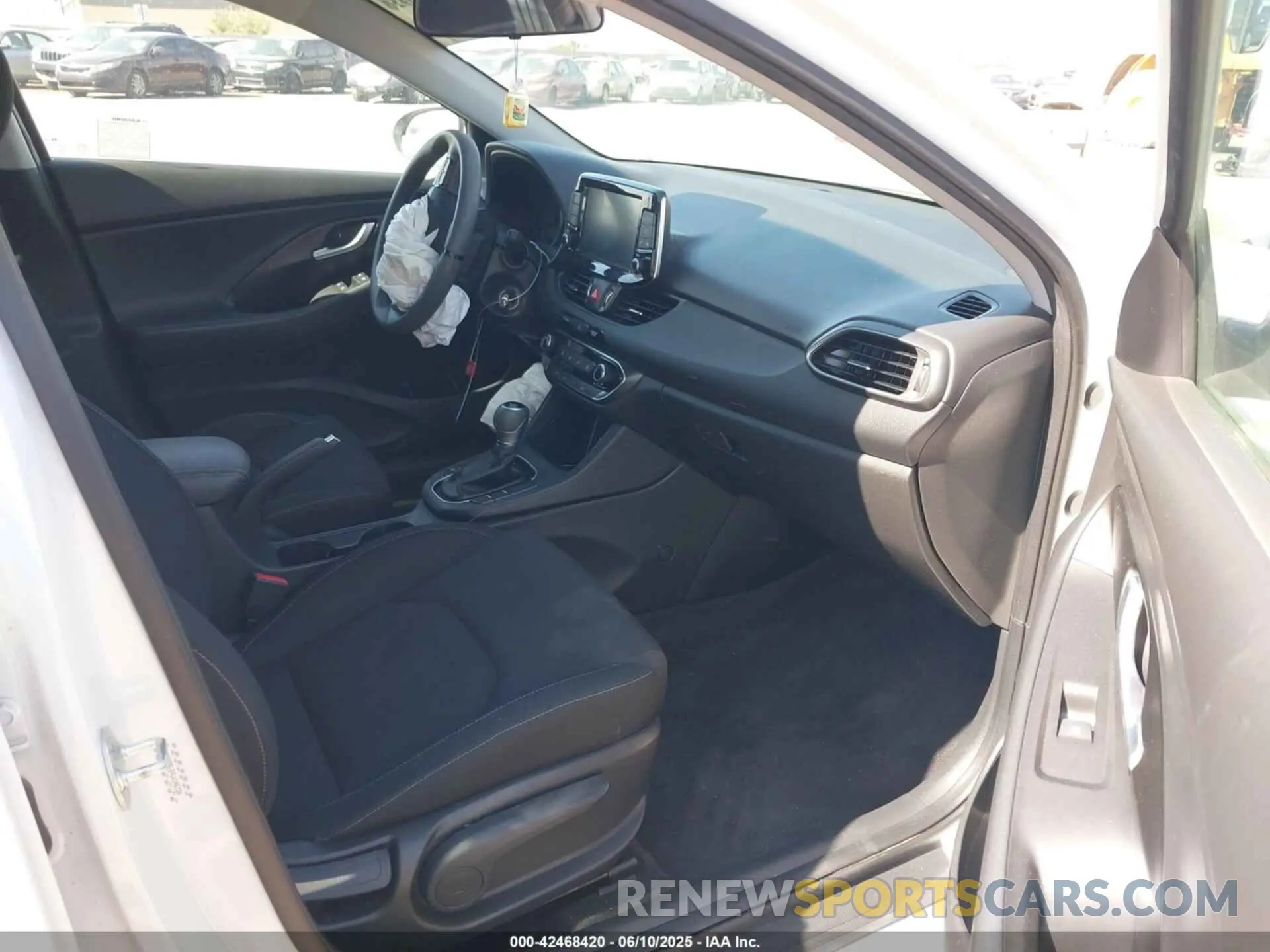 5 Photograph of a damaged car KMHH35LE4LU146134 HYUNDAI ELANTRA GT 2020