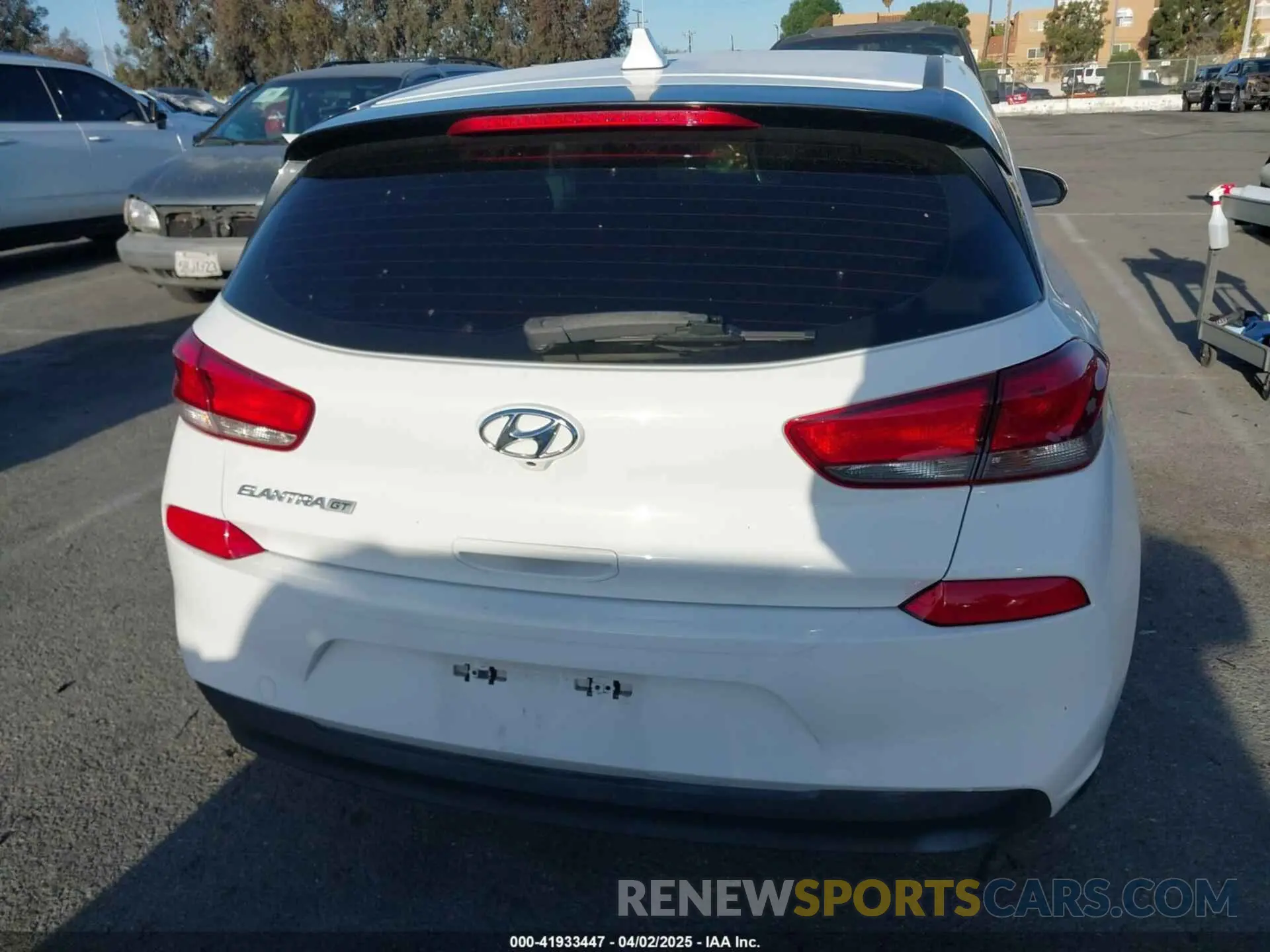 16 Photograph of a damaged car KMHH35LE8LU121513 HYUNDAI ELANTRA GT 2020