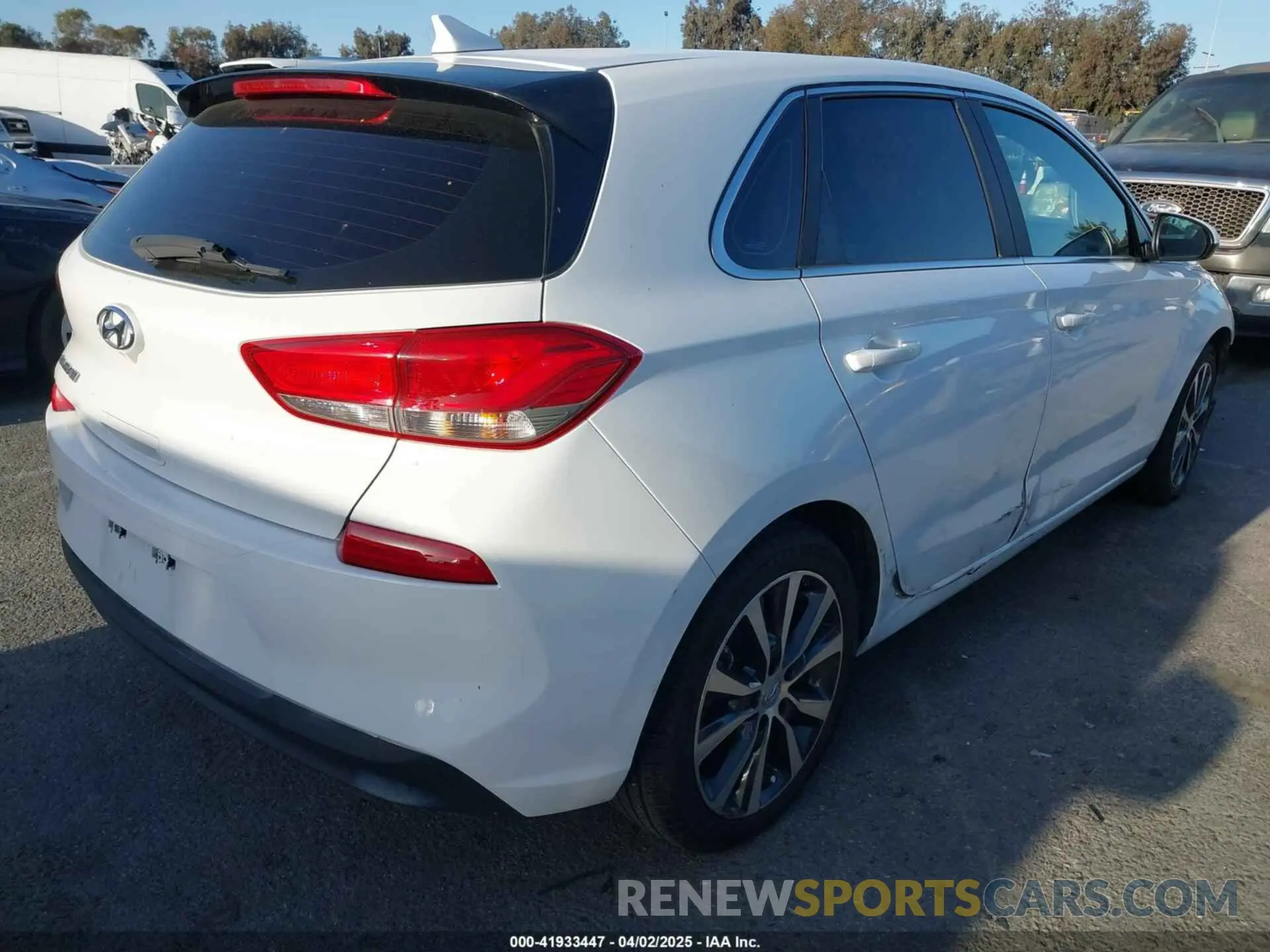 4 Photograph of a damaged car KMHH35LE8LU121513 HYUNDAI ELANTRA GT 2020