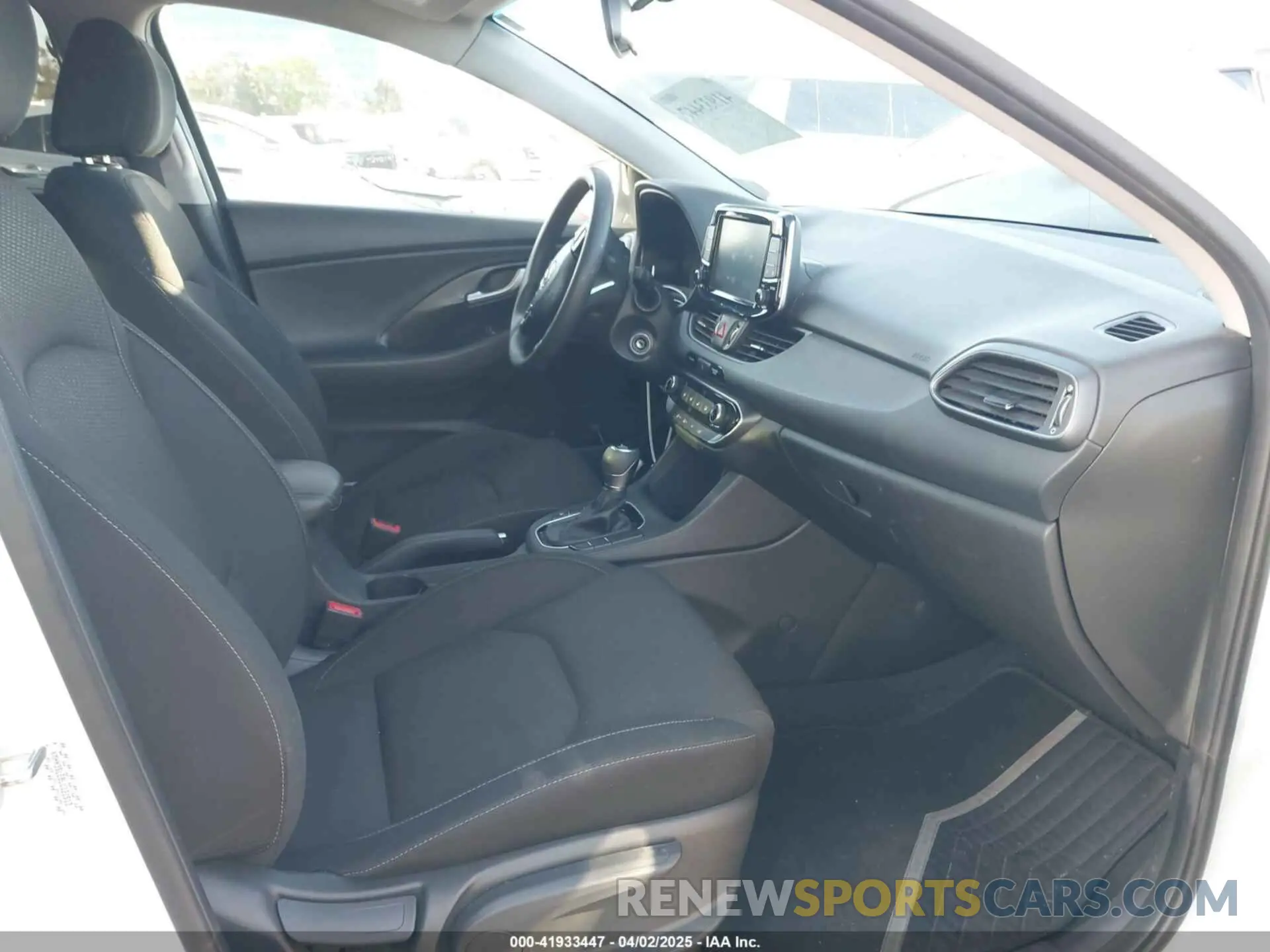 5 Photograph of a damaged car KMHH35LE8LU121513 HYUNDAI ELANTRA GT 2020