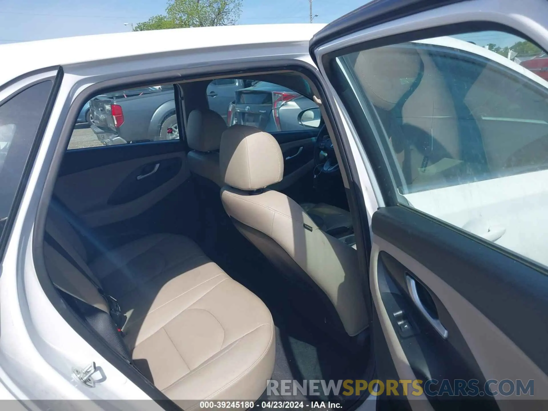 8 Photograph of a damaged car KMHH35LEXLU145974 HYUNDAI ELANTRA GT 2020