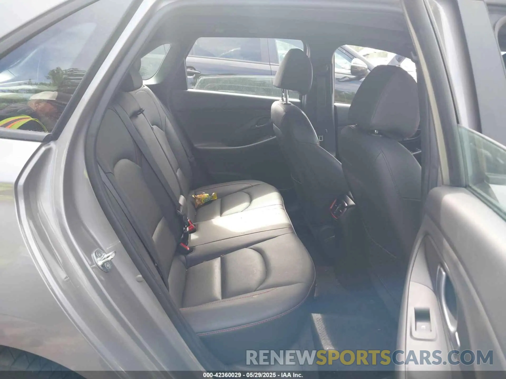 8 Photograph of a damaged car KMHH55LC0LU127377 HYUNDAI ELANTRA GT 2020