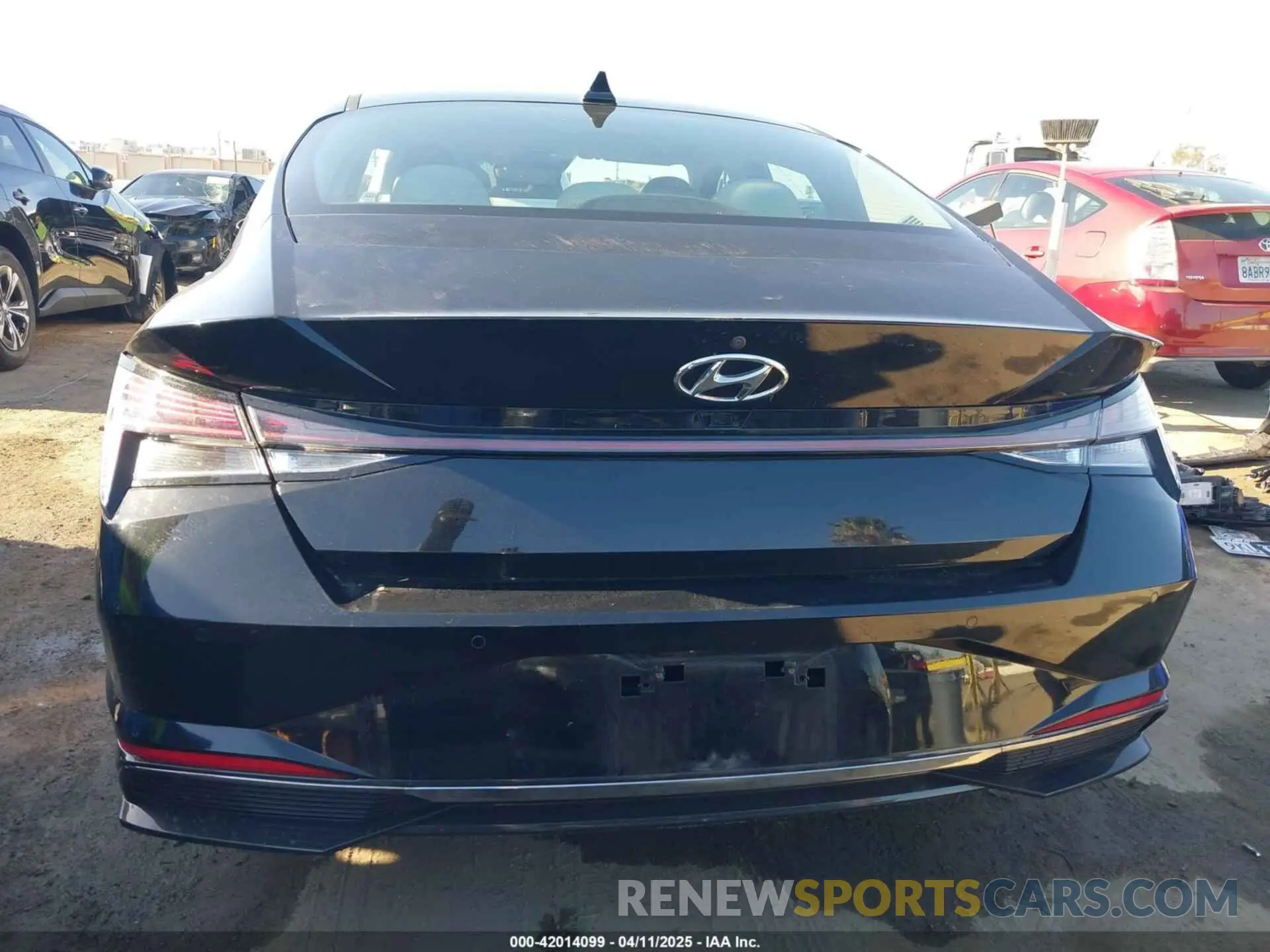 17 Photograph of a damaged car KMHLN4AJ4MU005340 HYUNDAI ELANTRA HYBRID 2021