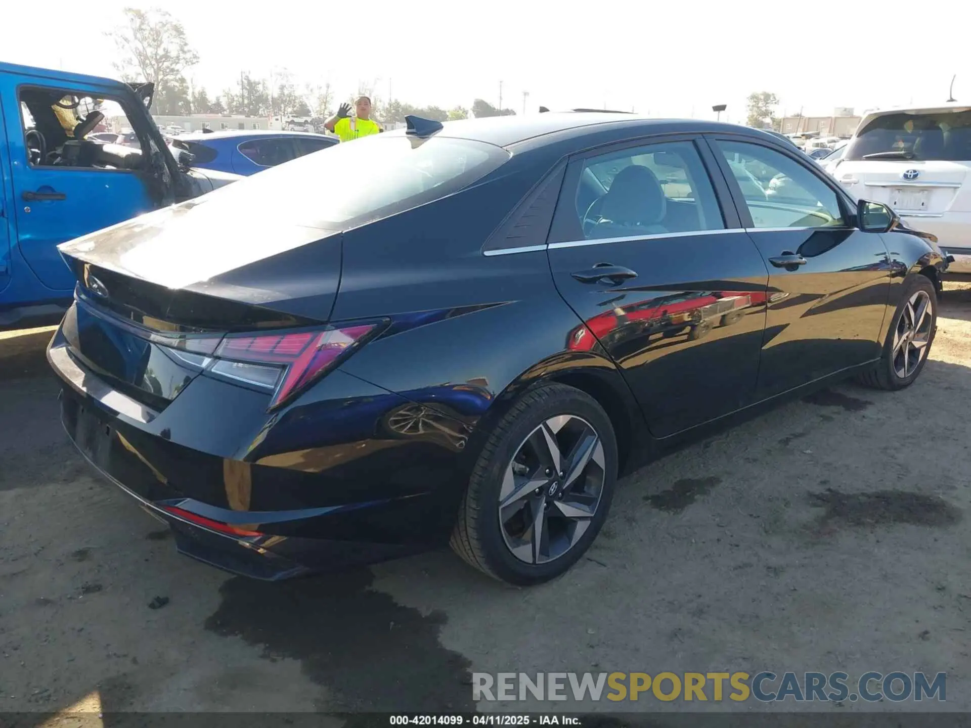 4 Photograph of a damaged car KMHLN4AJ4MU005340 HYUNDAI ELANTRA HYBRID 2021
