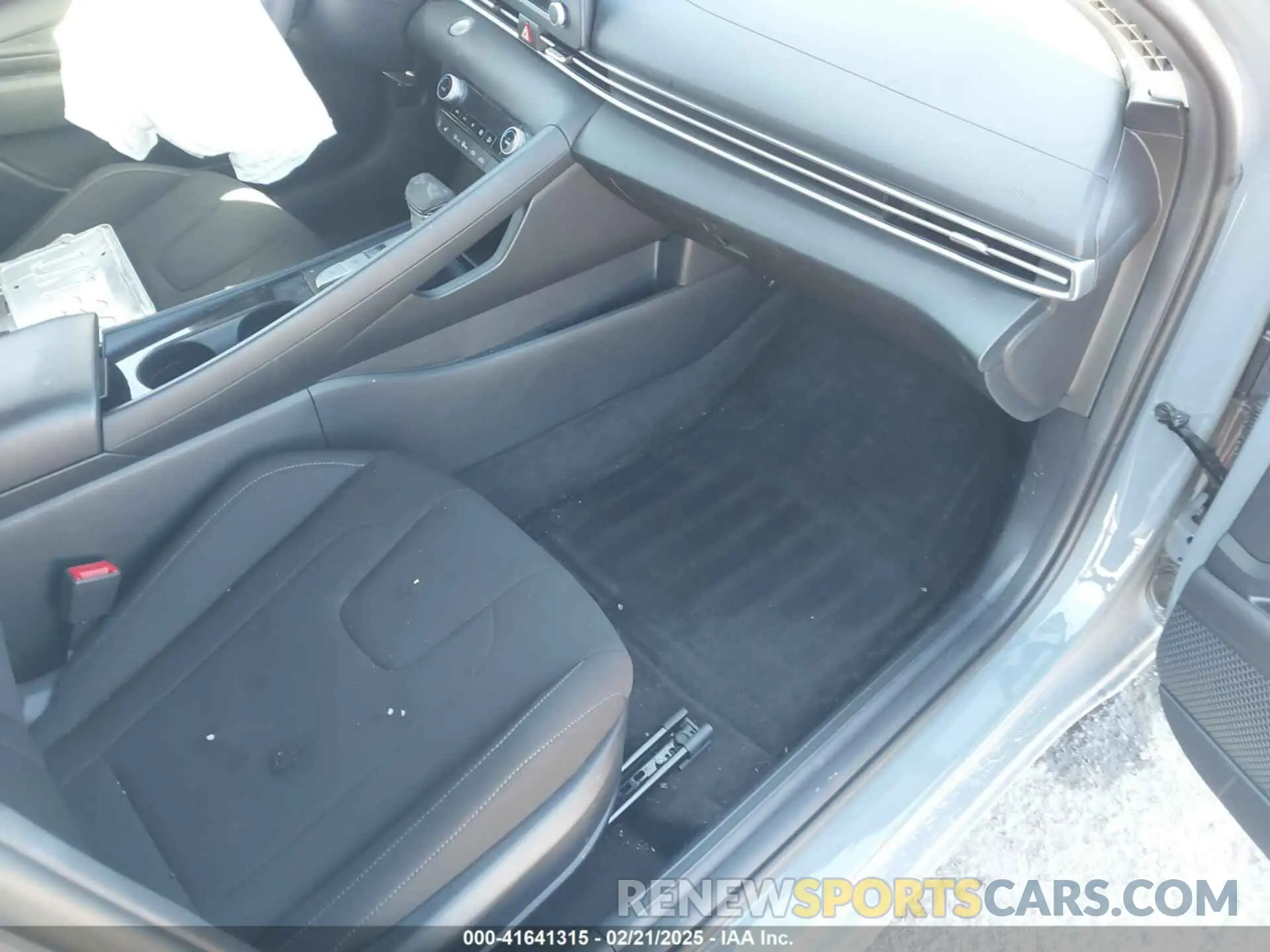 5 Photograph of a damaged car KMHLM4AJ1NU032127 HYUNDAI ELANTRA HYBRID 2022