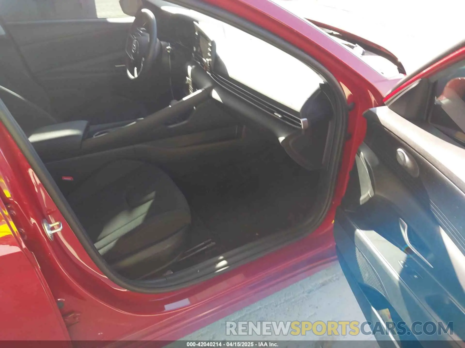 5 Photograph of a damaged car KMHLM4AJ4NU030243 HYUNDAI ELANTRA HYBRID 2022