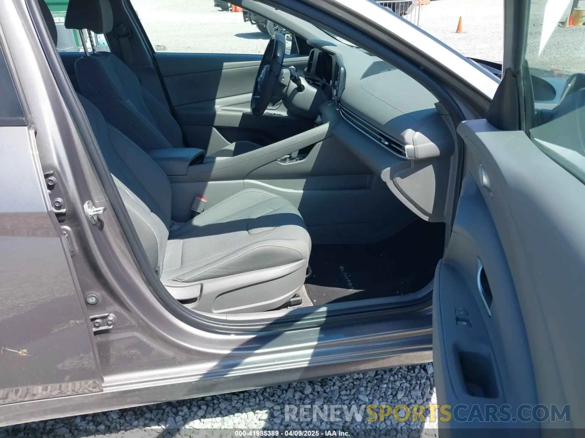 5 Photograph of a damaged car KMHLM4AJ7NU031662 HYUNDAI ELANTRA HYBRID 2022
