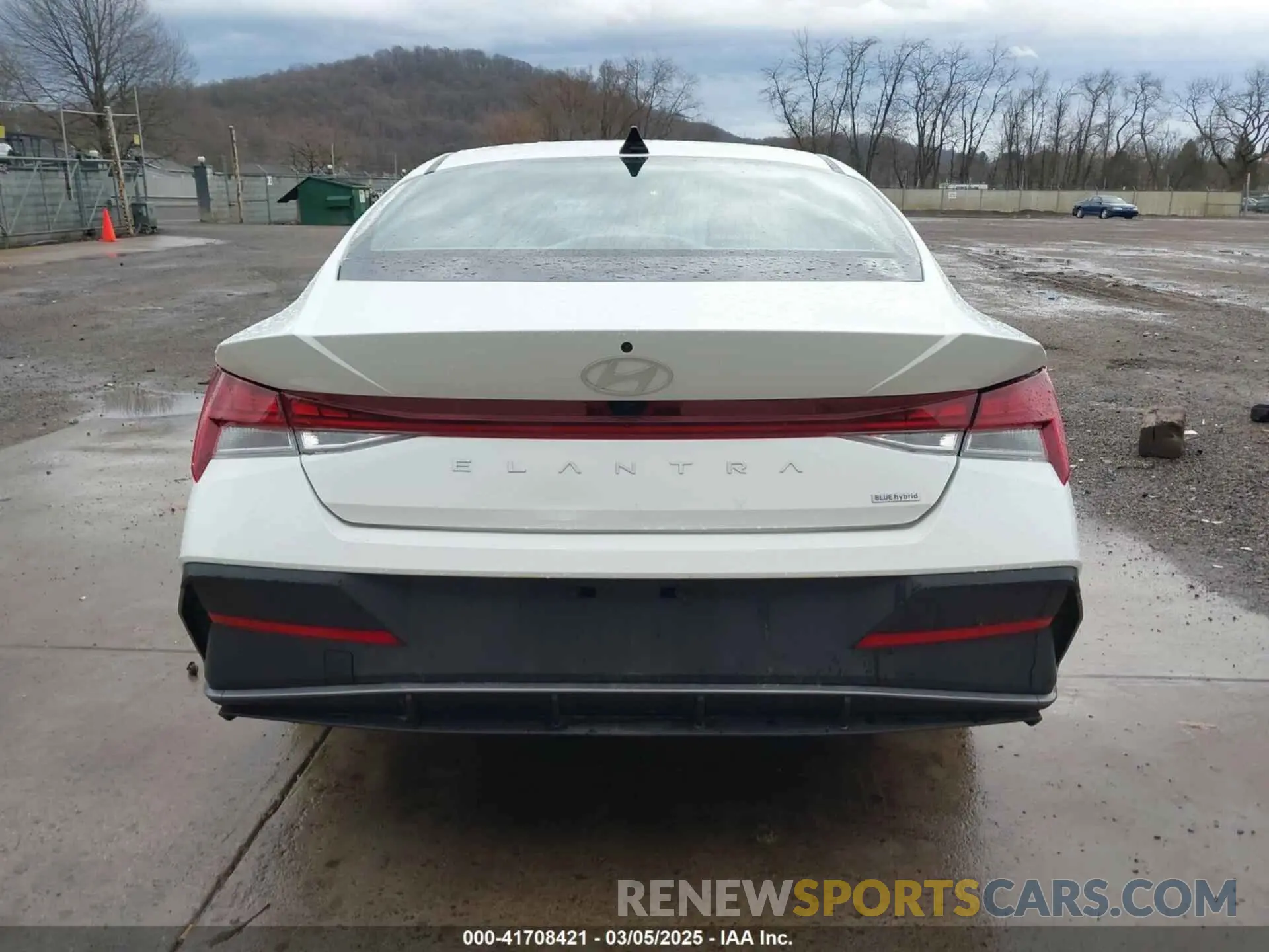 17 Photograph of a damaged car KMHLM4DJ0RU103318 HYUNDAI ELANTRA HYBRID 2024