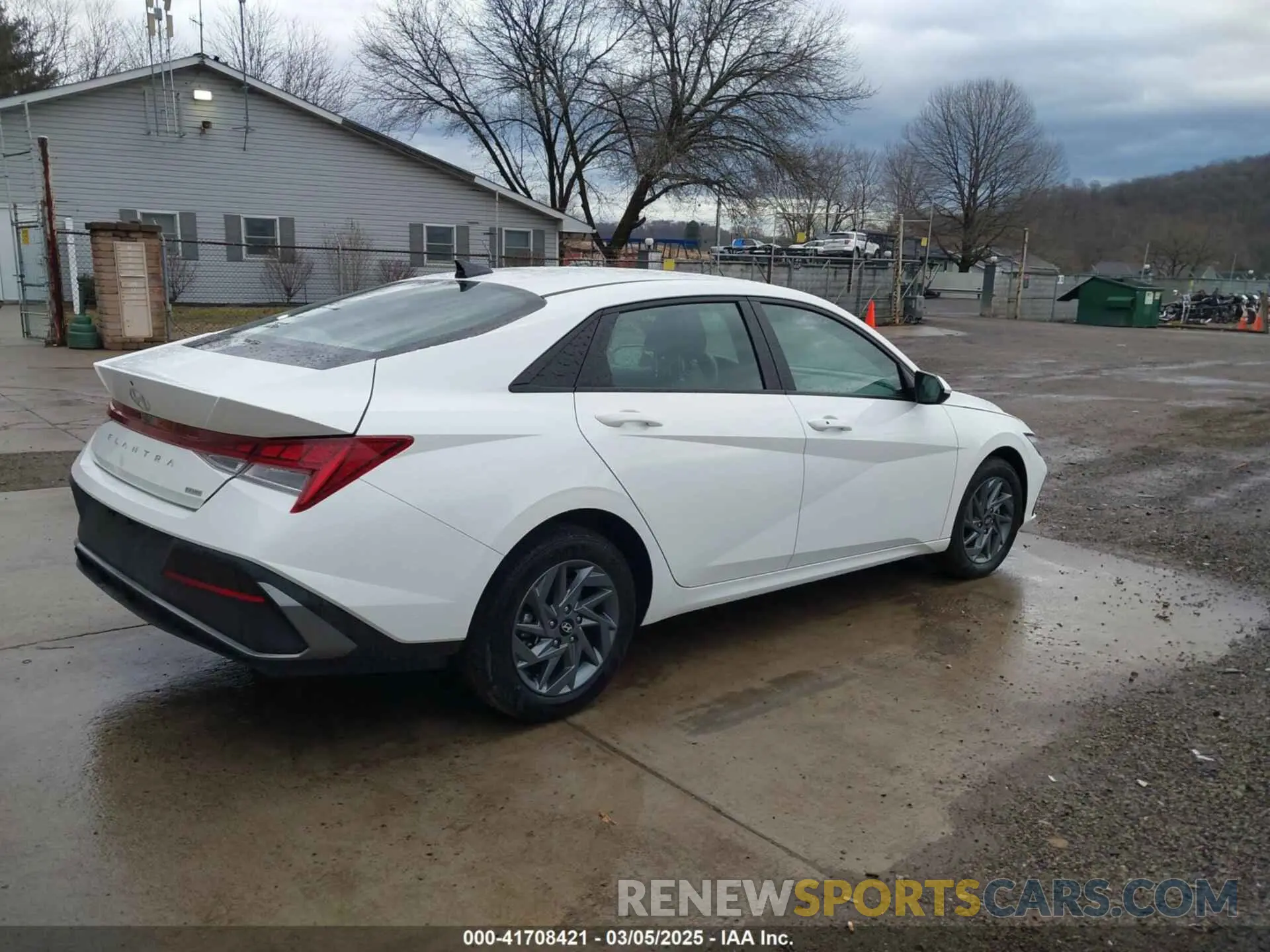 4 Photograph of a damaged car KMHLM4DJ0RU103318 HYUNDAI ELANTRA HYBRID 2024