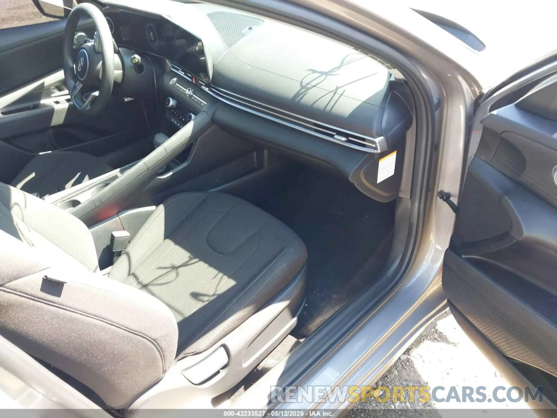 5 Photograph of a damaged car KMHLM4DJ2RU103613 HYUNDAI ELANTRA HYBRID 2024