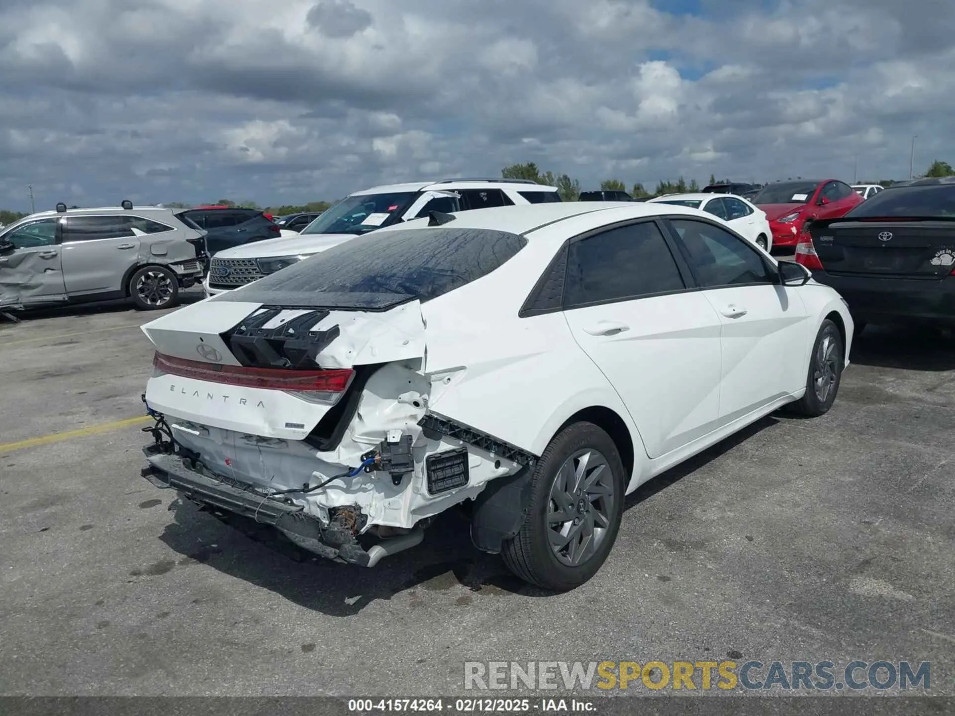 4 Photograph of a damaged car KMHLM4DJ4RU118310 HYUNDAI ELANTRA HYBRID 2024