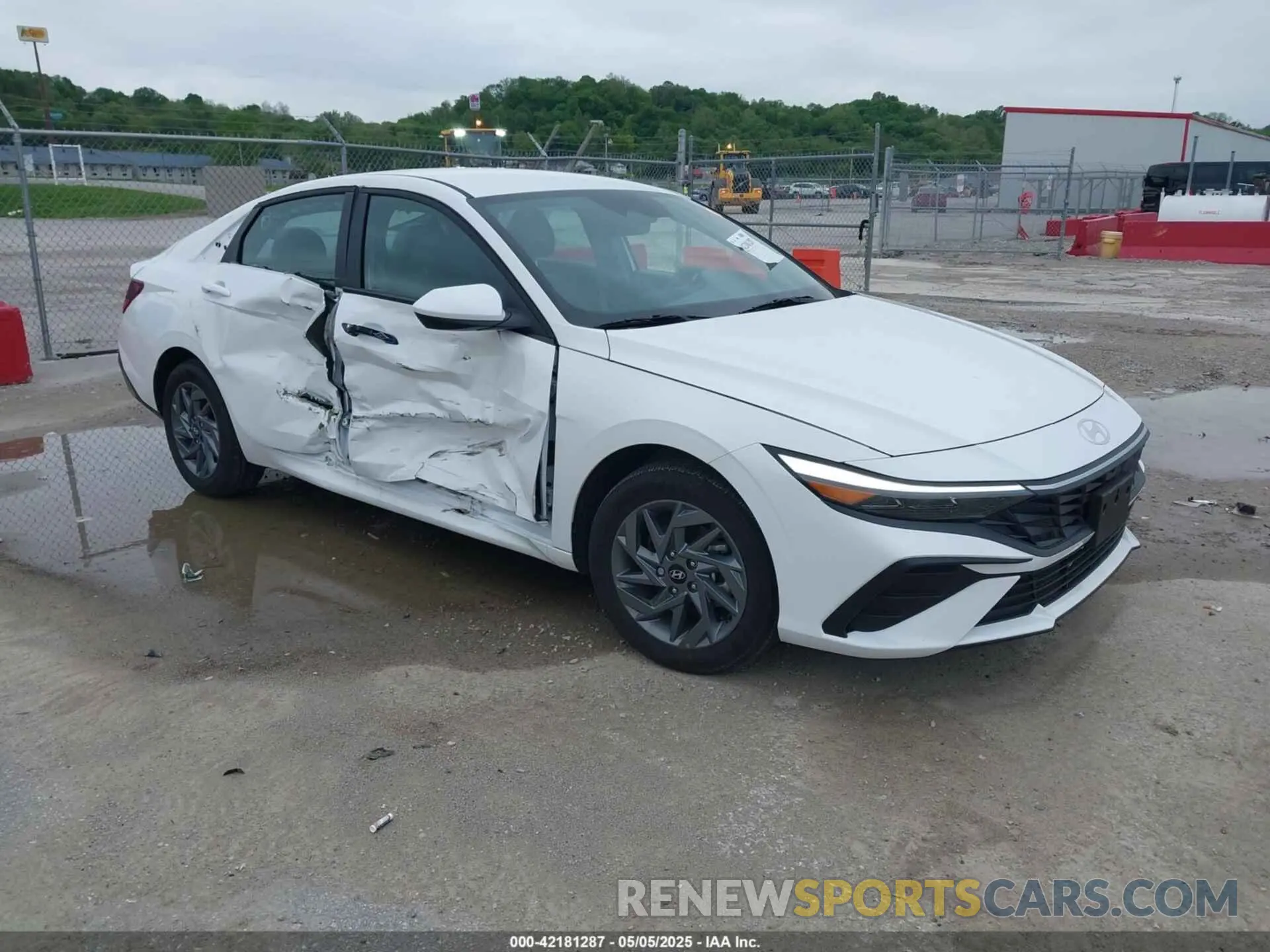 1 Photograph of a damaged car KMHLM4DJ8RU116768 HYUNDAI ELANTRA HYBRID 2024