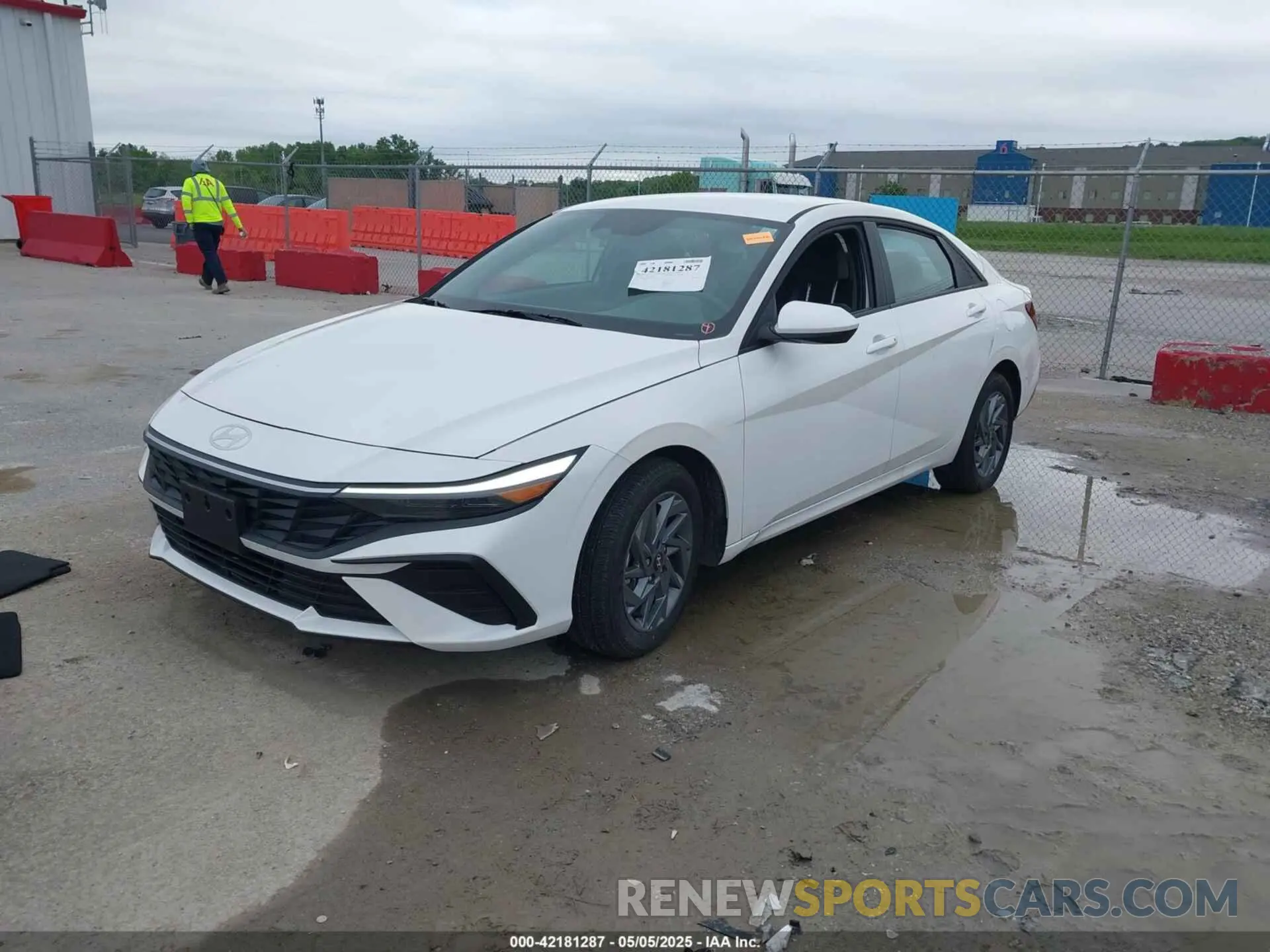 2 Photograph of a damaged car KMHLM4DJ8RU116768 HYUNDAI ELANTRA HYBRID 2024