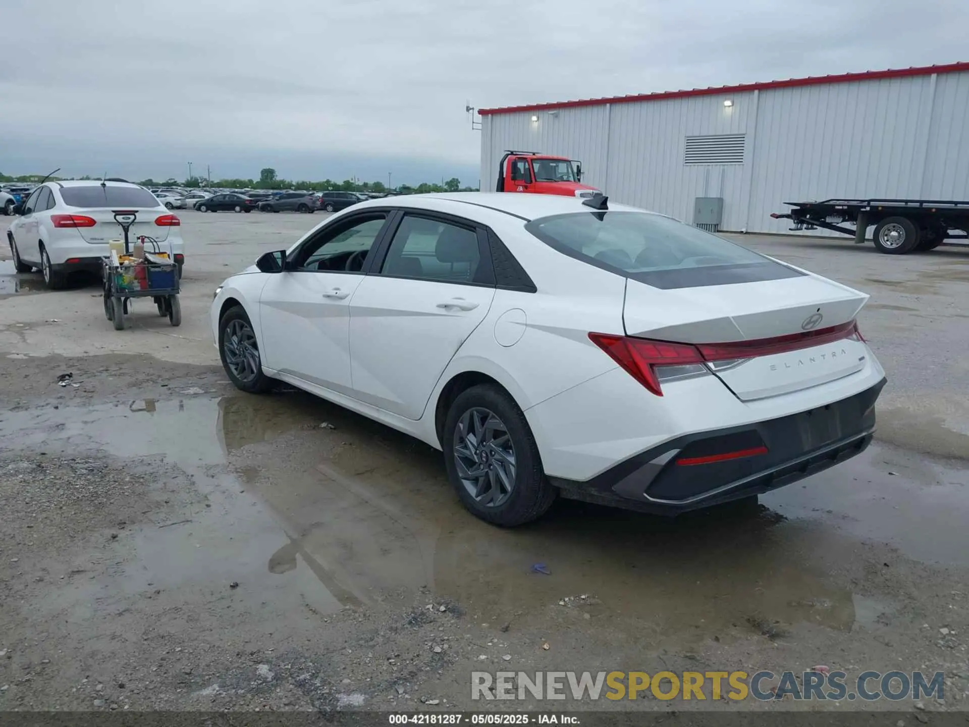 3 Photograph of a damaged car KMHLM4DJ8RU116768 HYUNDAI ELANTRA HYBRID 2024