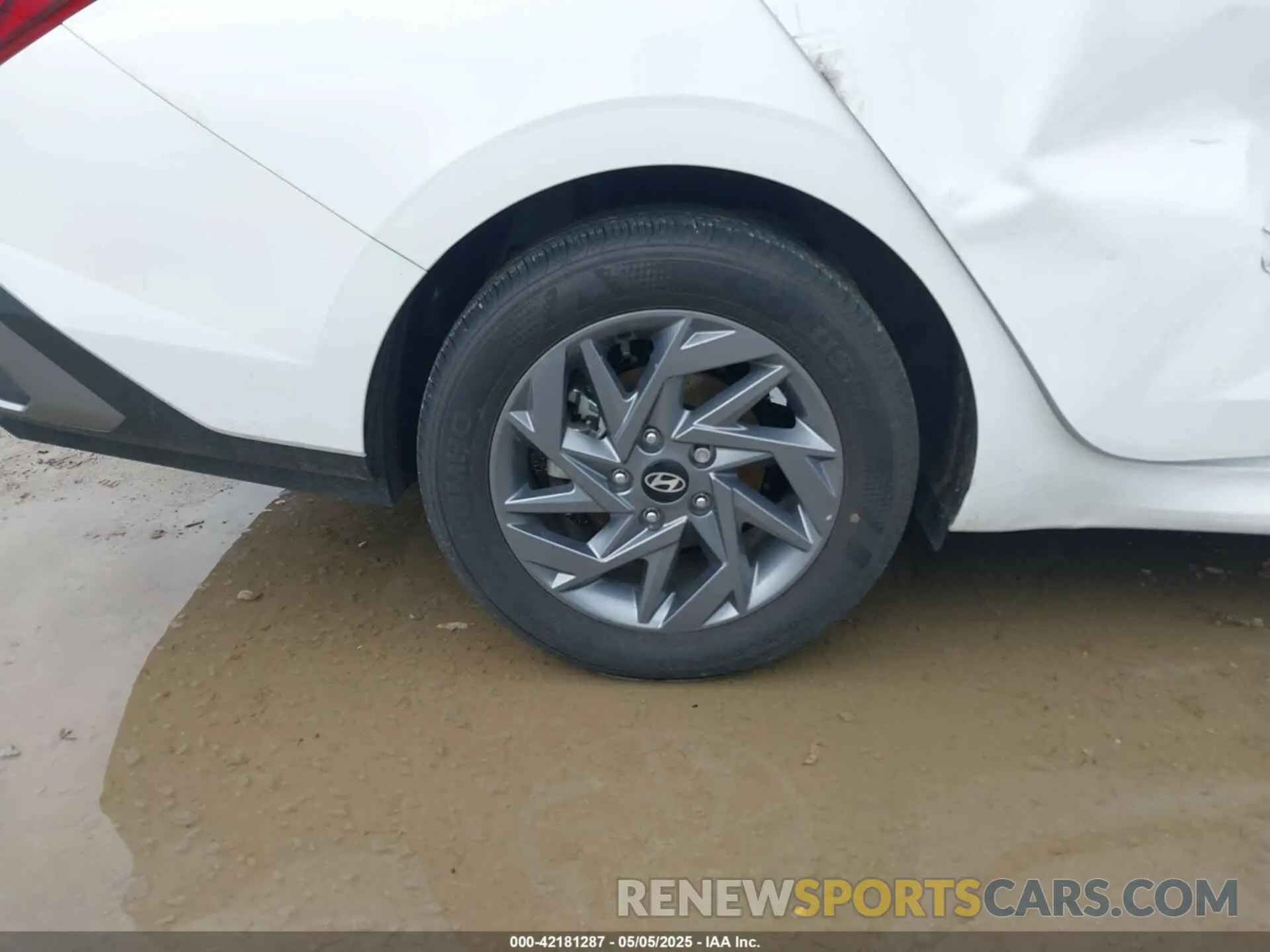 6 Photograph of a damaged car KMHLM4DJ8RU116768 HYUNDAI ELANTRA HYBRID 2024