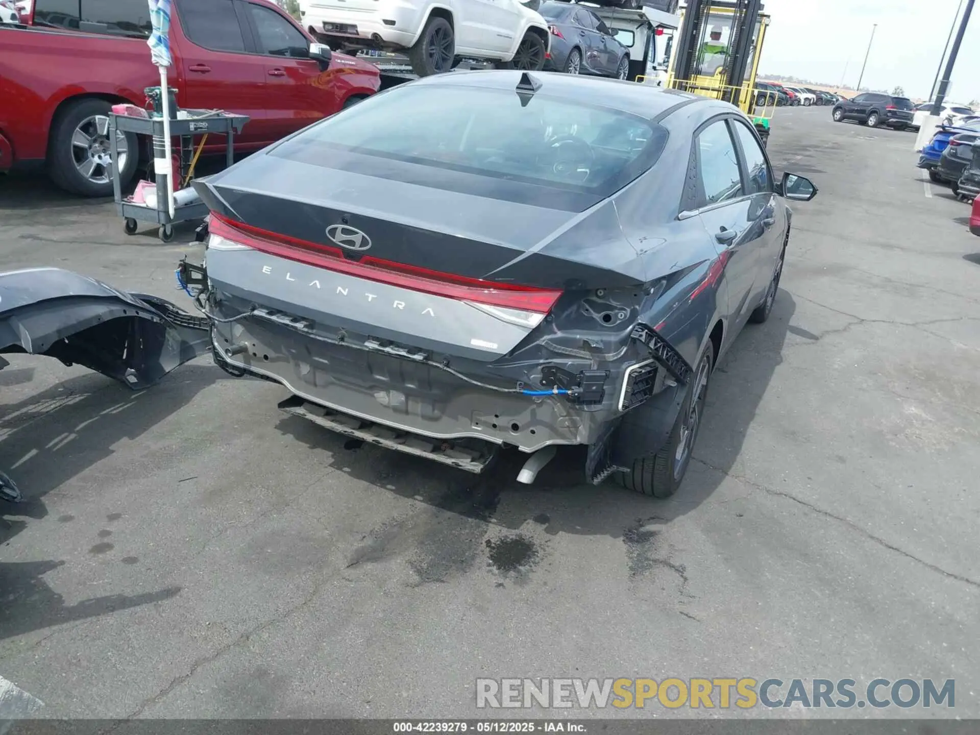 4 Photograph of a damaged car KMHLN4DJ6RU097585 HYUNDAI ELANTRA HYBRID 2024