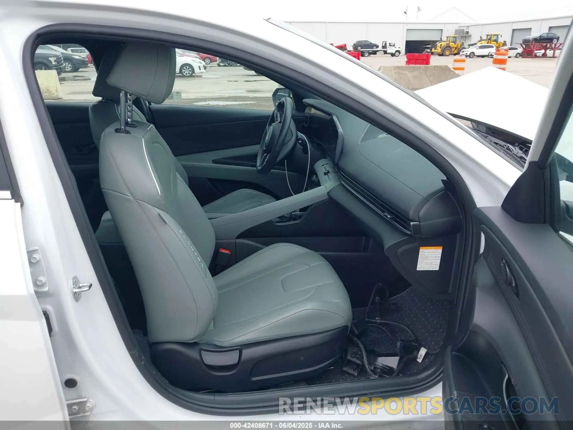 5 Photograph of a damaged car KMHLN4DJ8RU101412 HYUNDAI ELANTRA HYBRID 2024