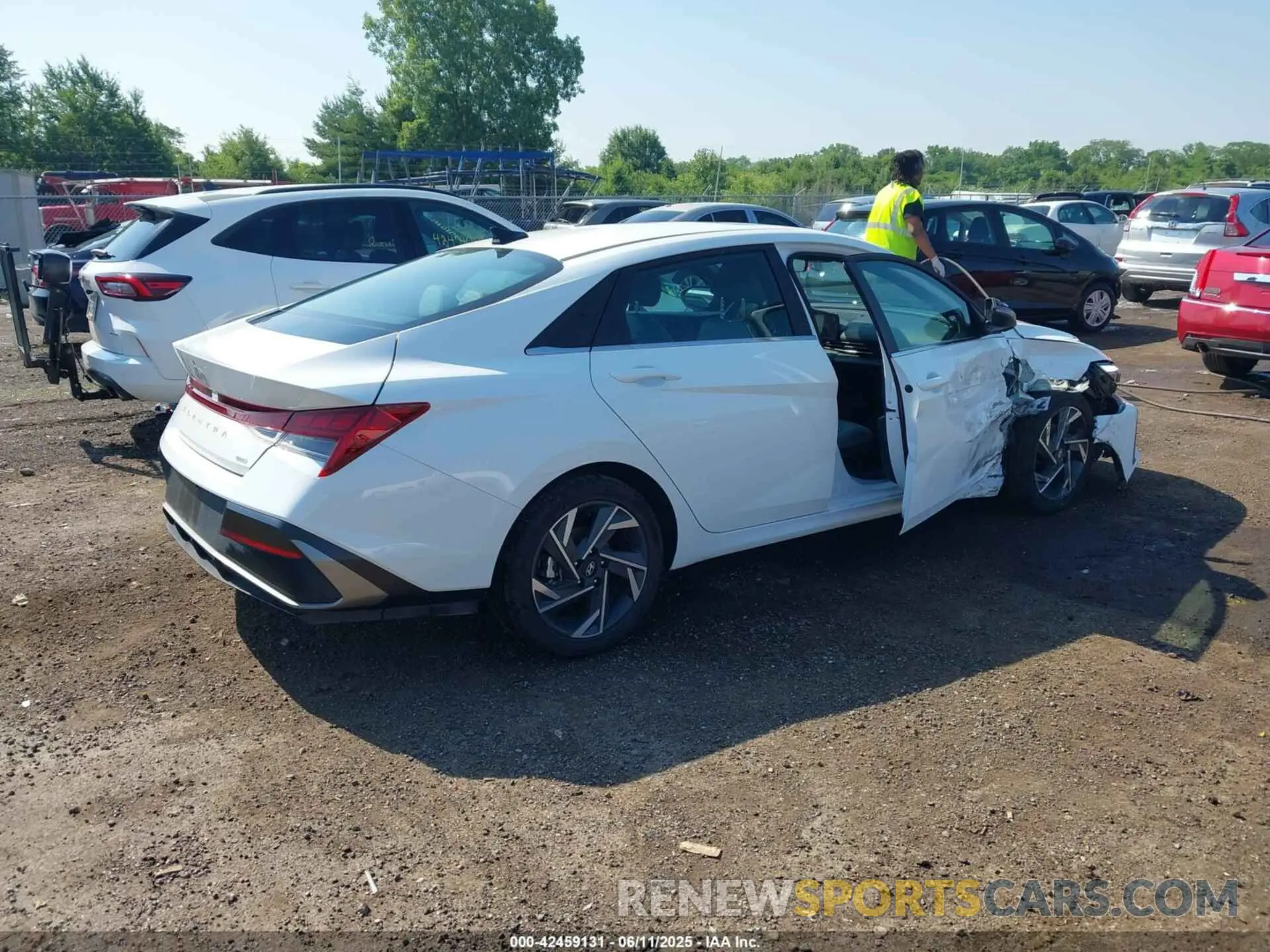 4 Photograph of a damaged car KMHLN4DJ3SU132394 HYUNDAI ELANTRA HYBRID 2025