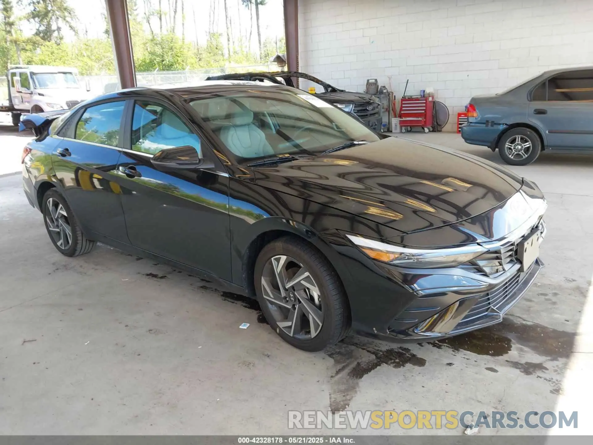 1 Photograph of a damaged car KMHLN4DJ4SU132081 HYUNDAI ELANTRA HYBRID 2025