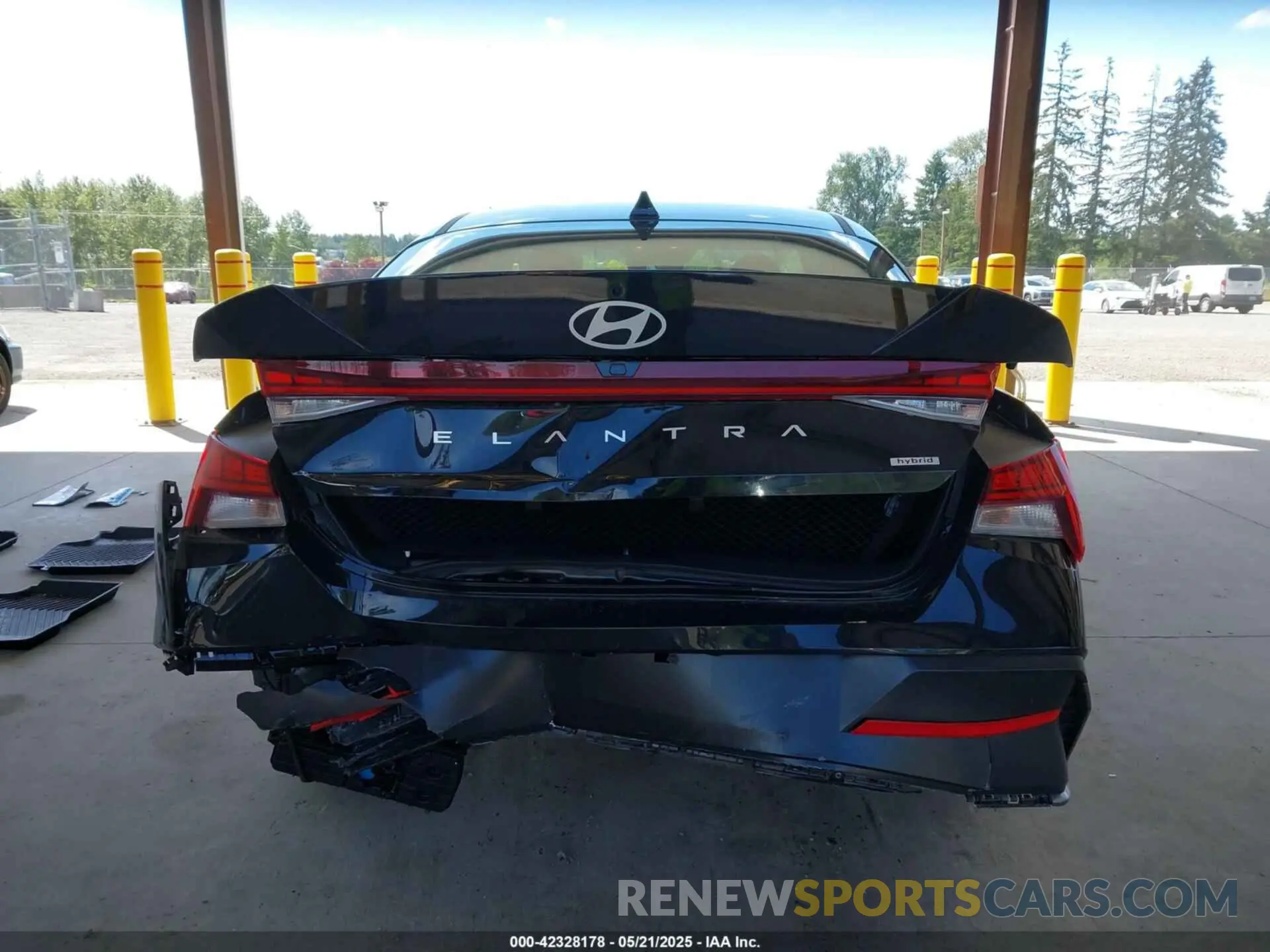 17 Photograph of a damaged car KMHLN4DJ4SU132081 HYUNDAI ELANTRA HYBRID 2025