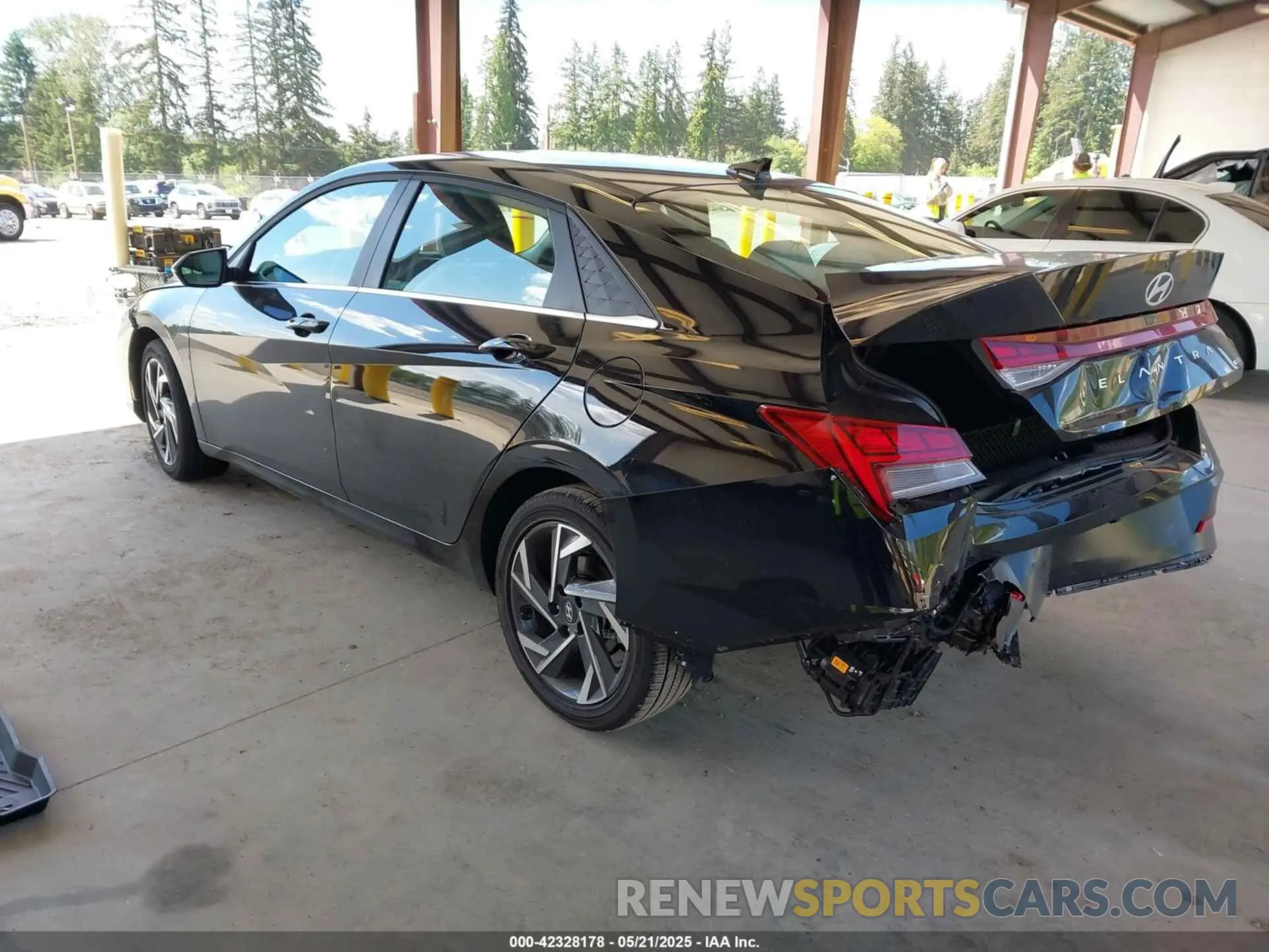 3 Photograph of a damaged car KMHLN4DJ4SU132081 HYUNDAI ELANTRA HYBRID 2025