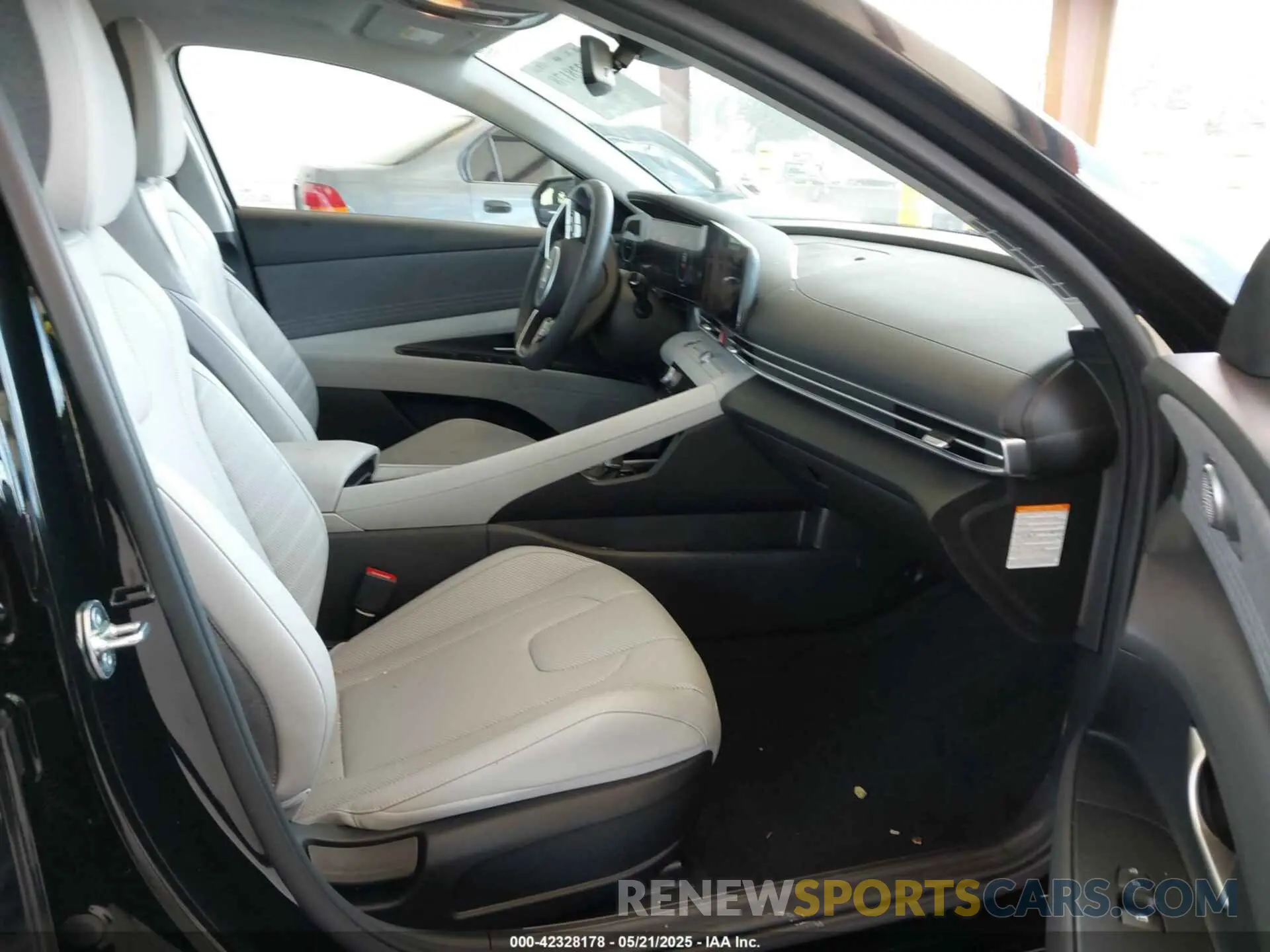 5 Photograph of a damaged car KMHLN4DJ4SU132081 HYUNDAI ELANTRA HYBRID 2025