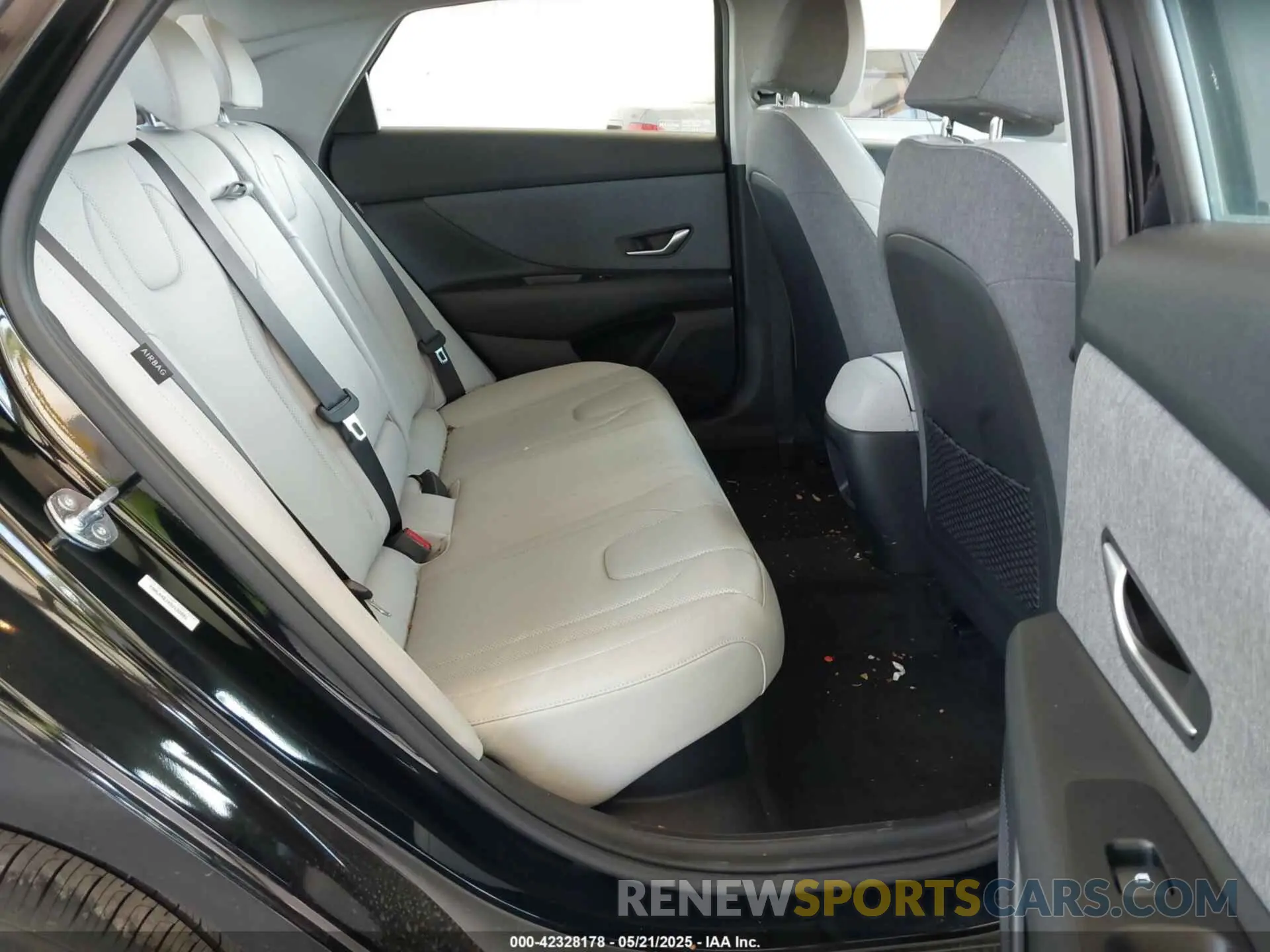 8 Photograph of a damaged car KMHLN4DJ4SU132081 HYUNDAI ELANTRA HYBRID 2025