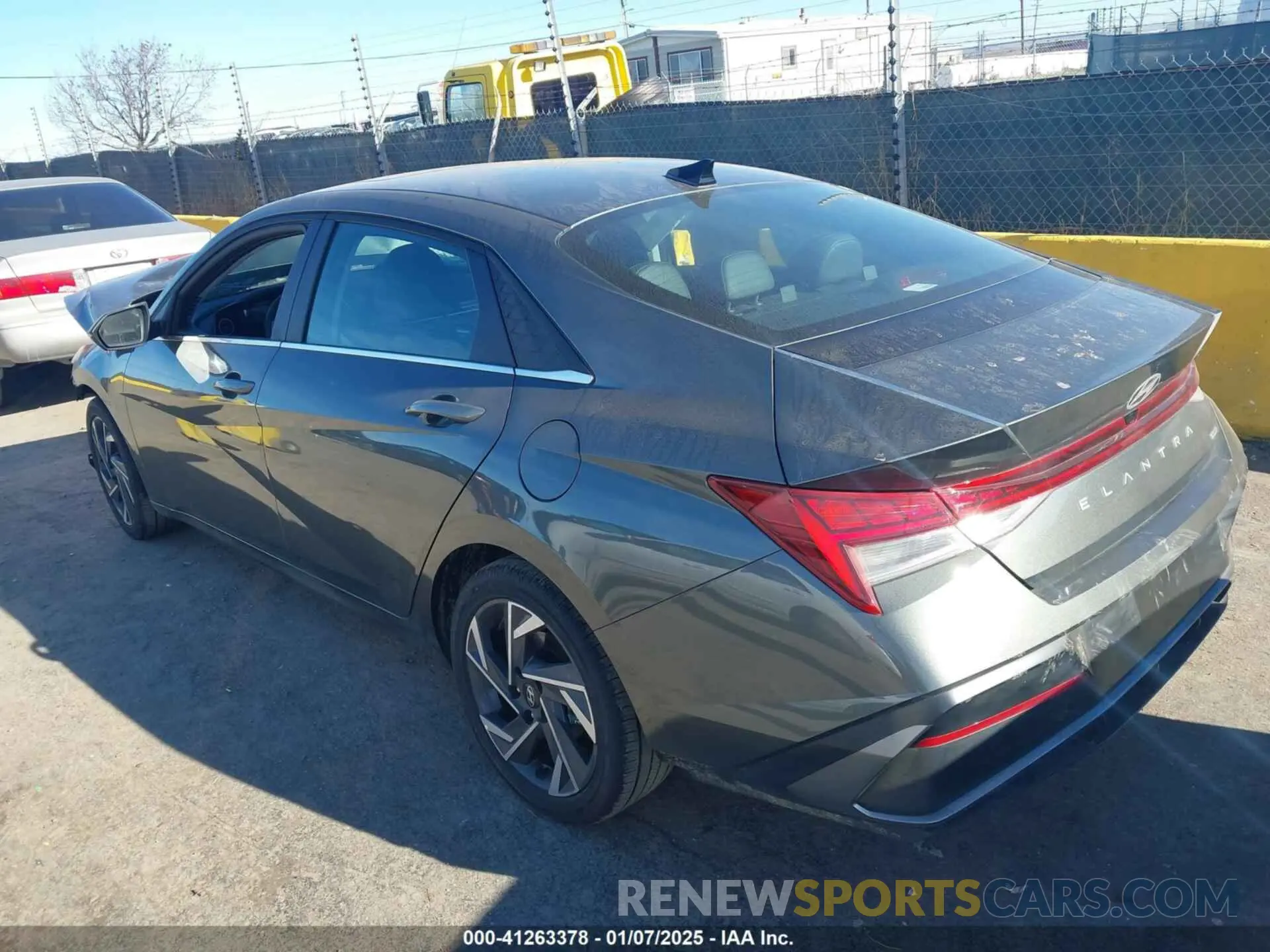 3 Photograph of a damaged car KMHLN4DJ5SU125916 HYUNDAI ELANTRA HYBRID 2025