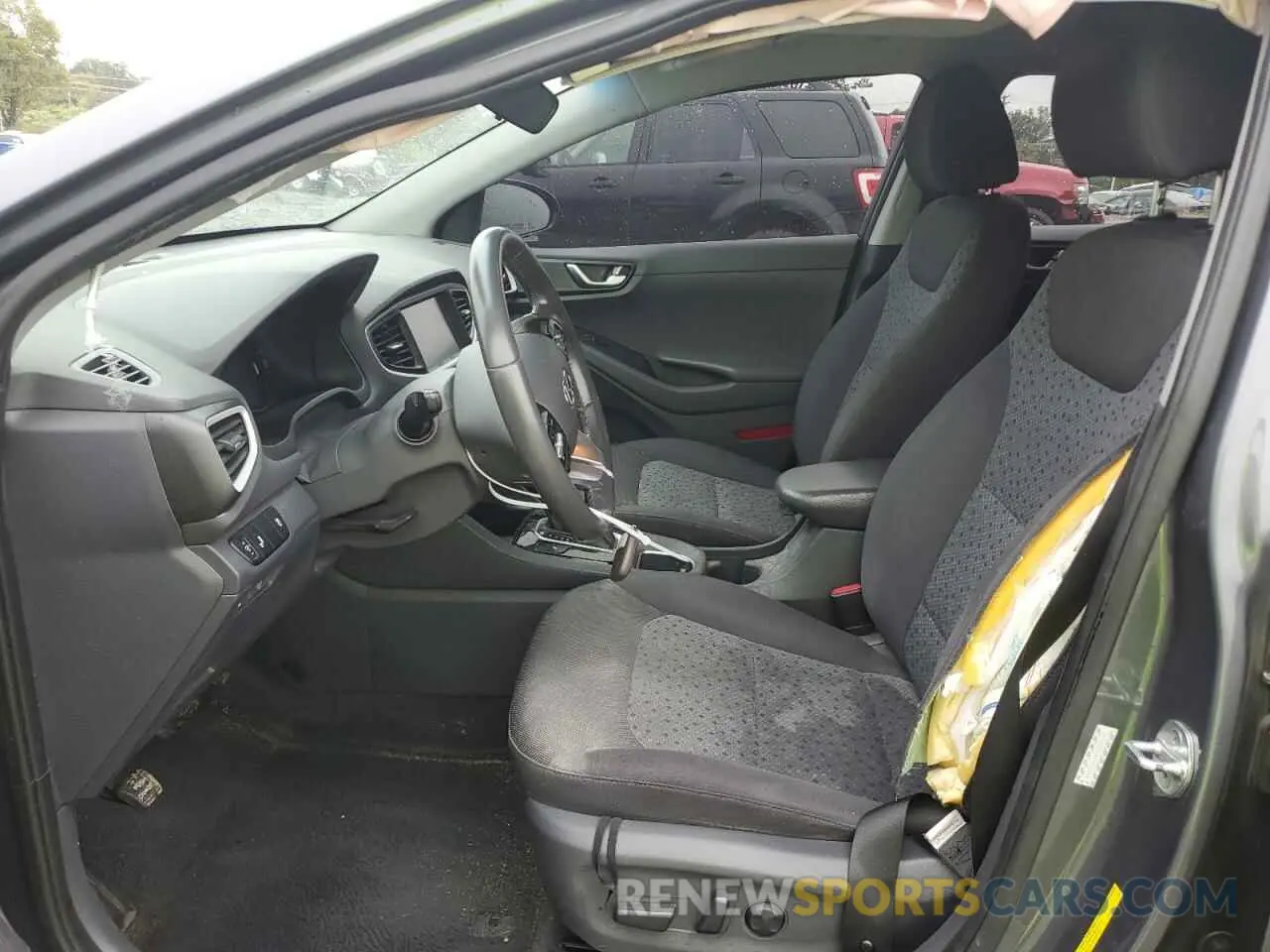 7 Photograph of a damaged car KMHC75LC4HU020456 HYUNDAI IONIQ 2017