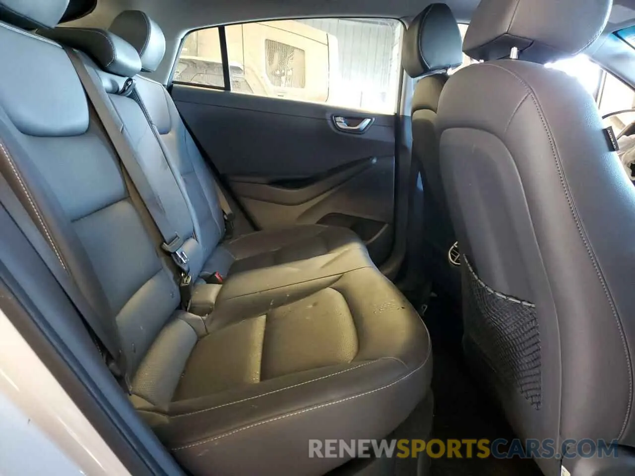 10 Photograph of a damaged car KMHC05LC5KU155523 HYUNDAI IONIQ 2019