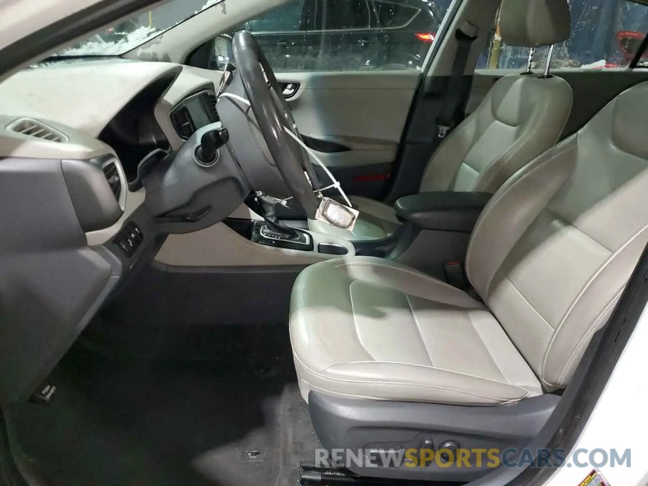 7 Photograph of a damaged car KMHC05LC6KU107660 HYUNDAI IONIQ 2019