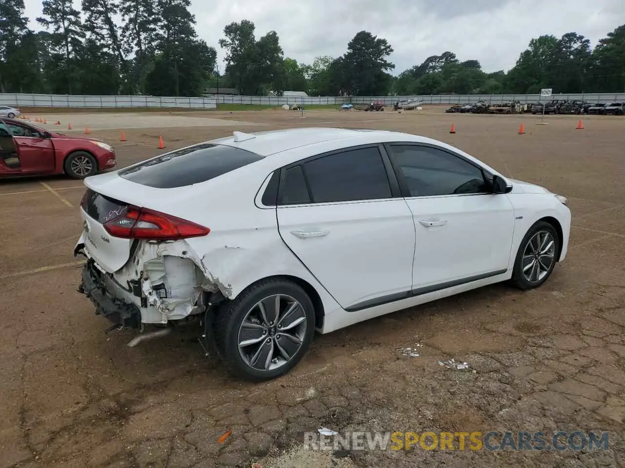 3 Photograph of a damaged car KMHC05LC6KU138357 HYUNDAI IONIQ 2019