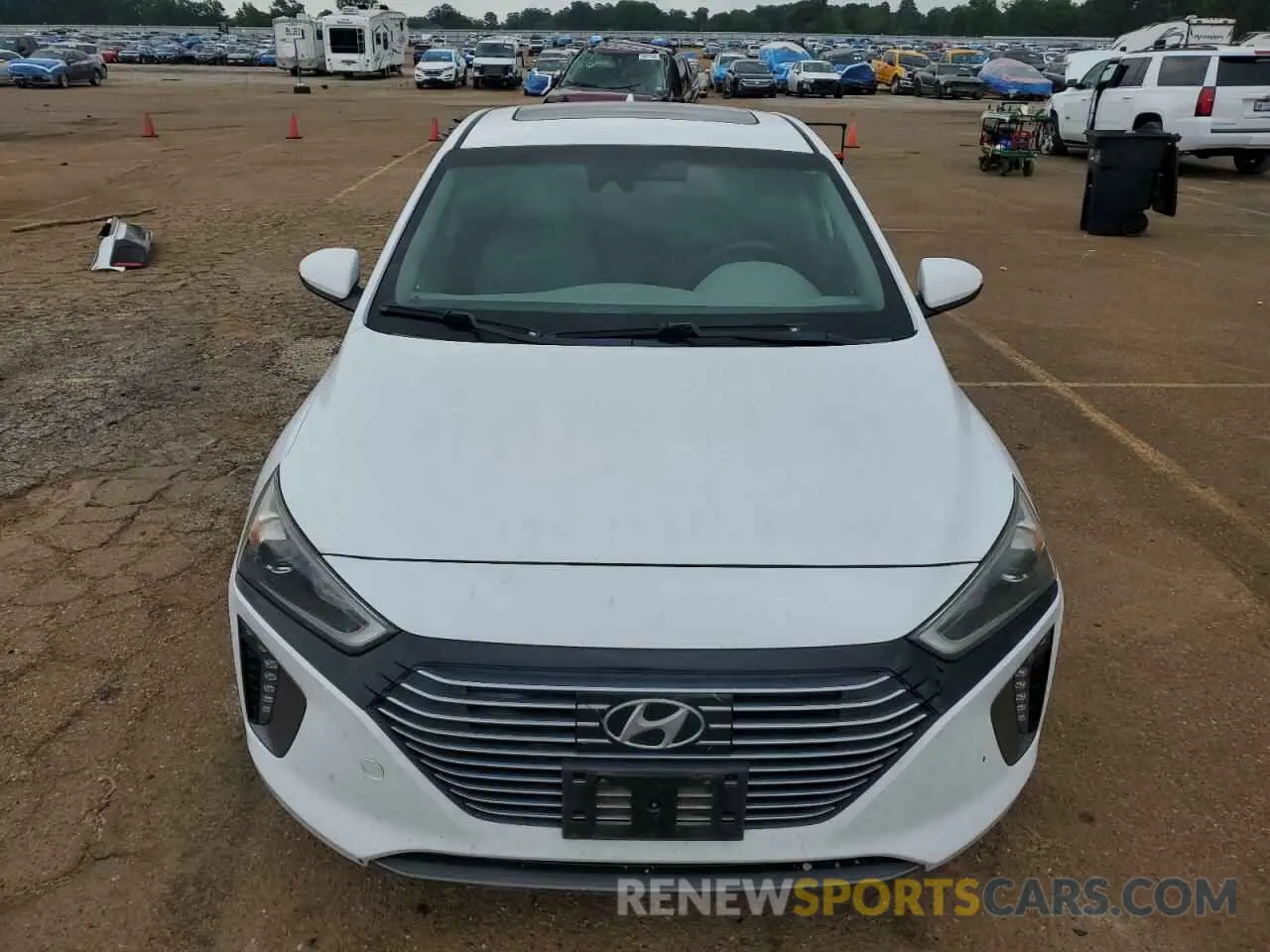 5 Photograph of a damaged car KMHC05LC6KU138357 HYUNDAI IONIQ 2019