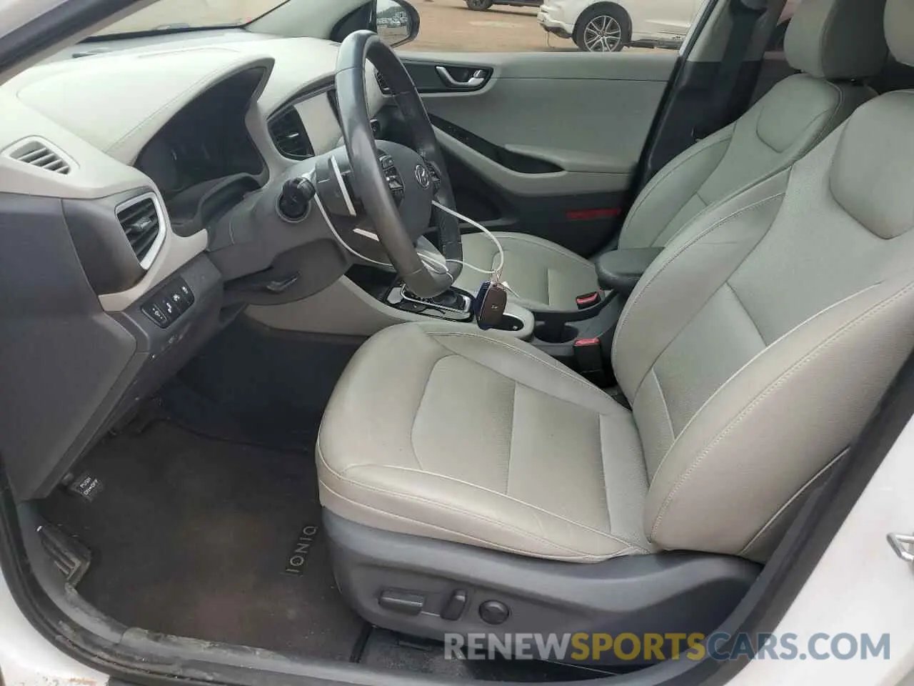 7 Photograph of a damaged car KMHC05LC6KU138357 HYUNDAI IONIQ 2019