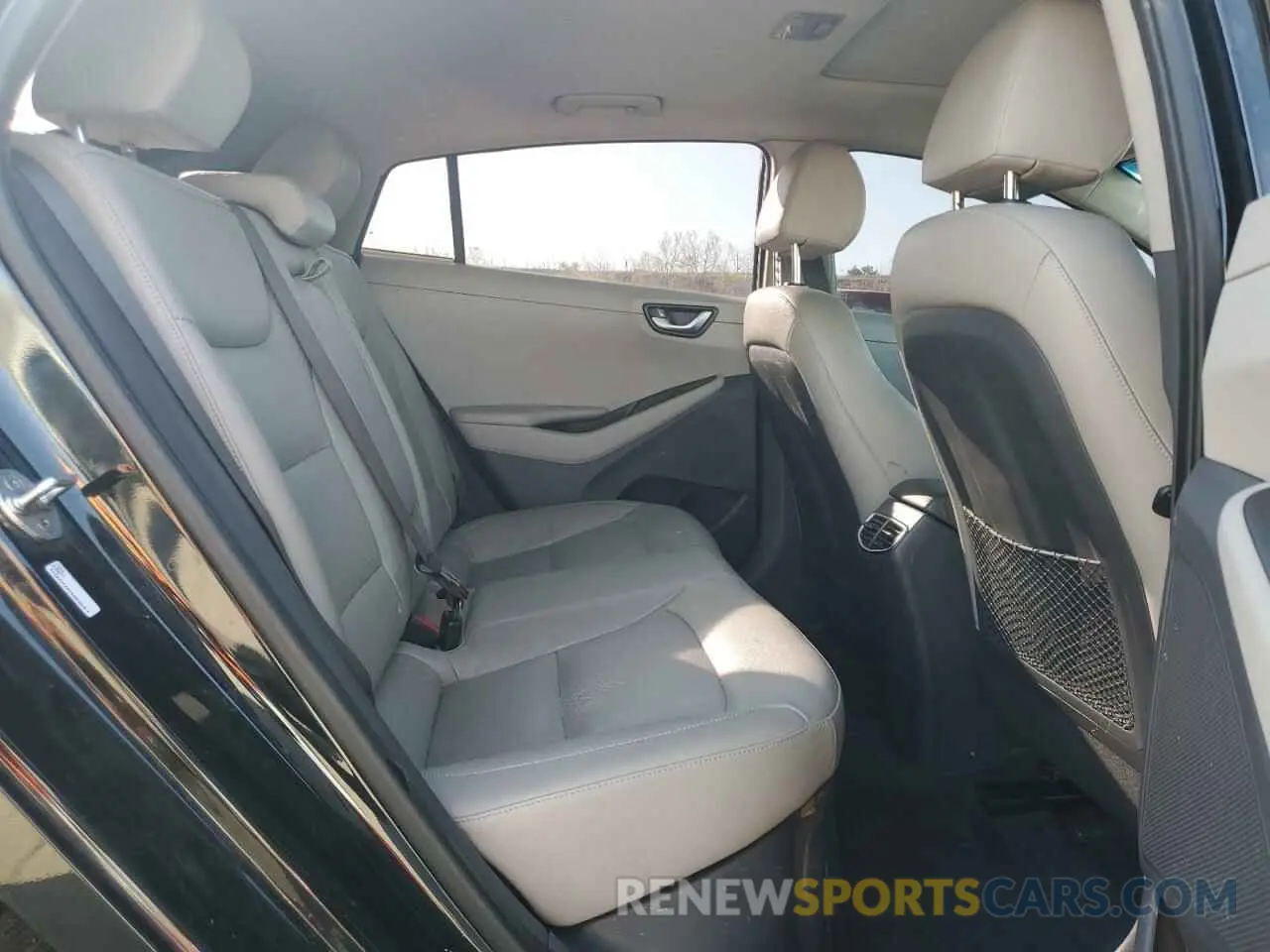 10 Photograph of a damaged car KMHC05LC7KU114844 HYUNDAI IONIQ 2019