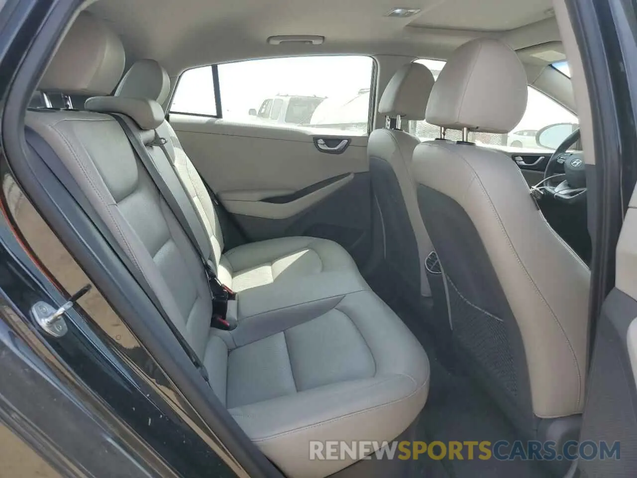 10 Photograph of a damaged car KMHC05LC8KU115422 HYUNDAI IONIQ 2019