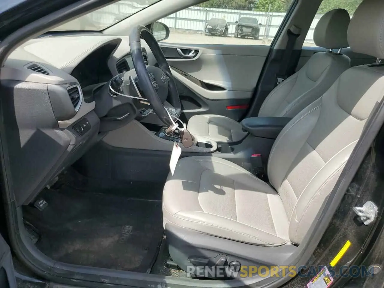 7 Photograph of a damaged car KMHC05LC8KU115422 HYUNDAI IONIQ 2019