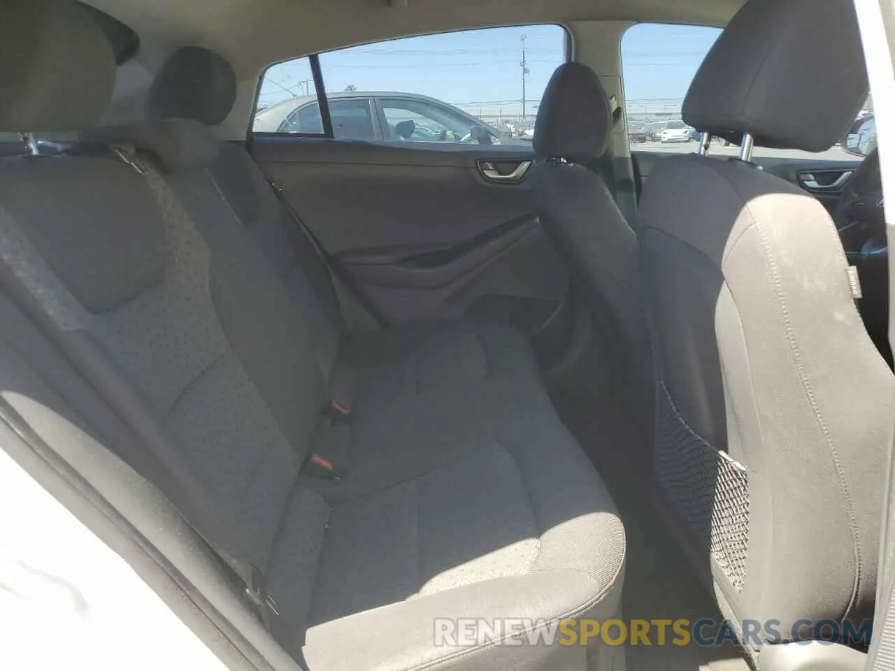 10 Photograph of a damaged car KMHC65LC0KU151751 HYUNDAI IONIQ 2019