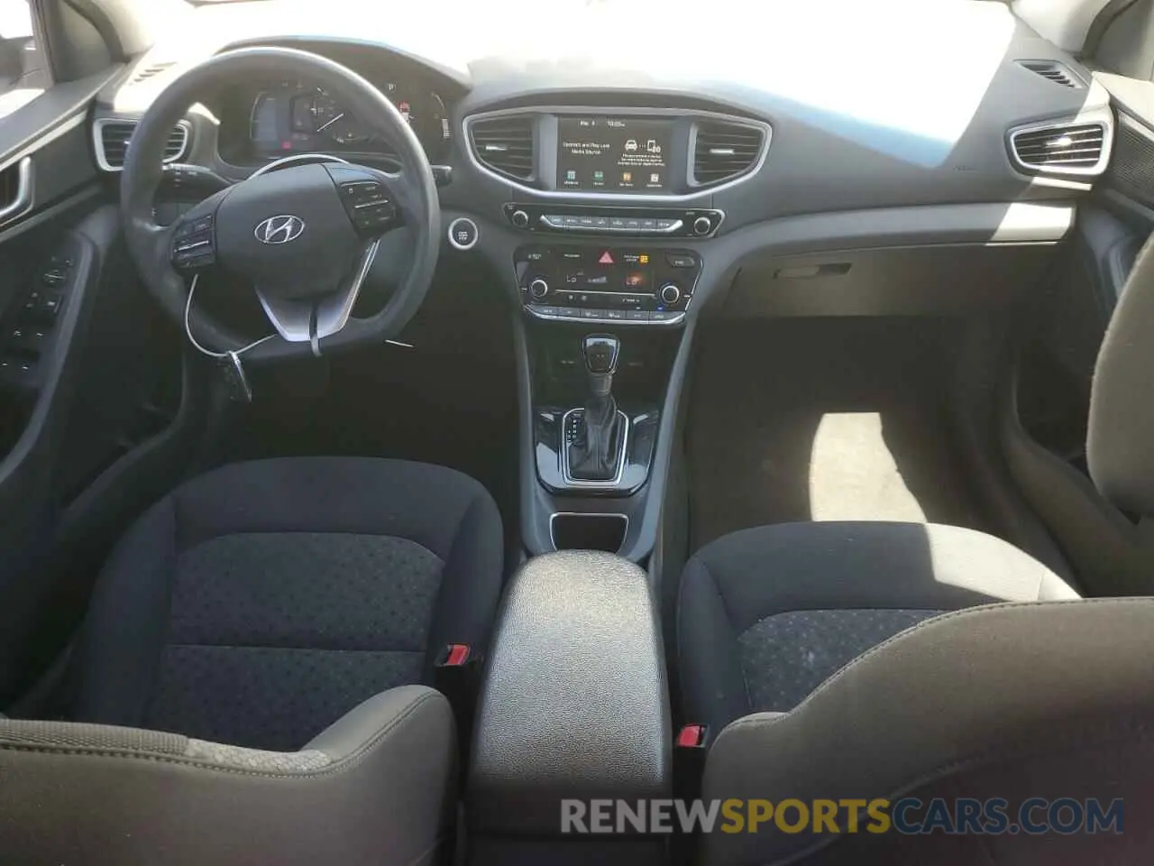 8 Photograph of a damaged car KMHC65LC0KU151751 HYUNDAI IONIQ 2019