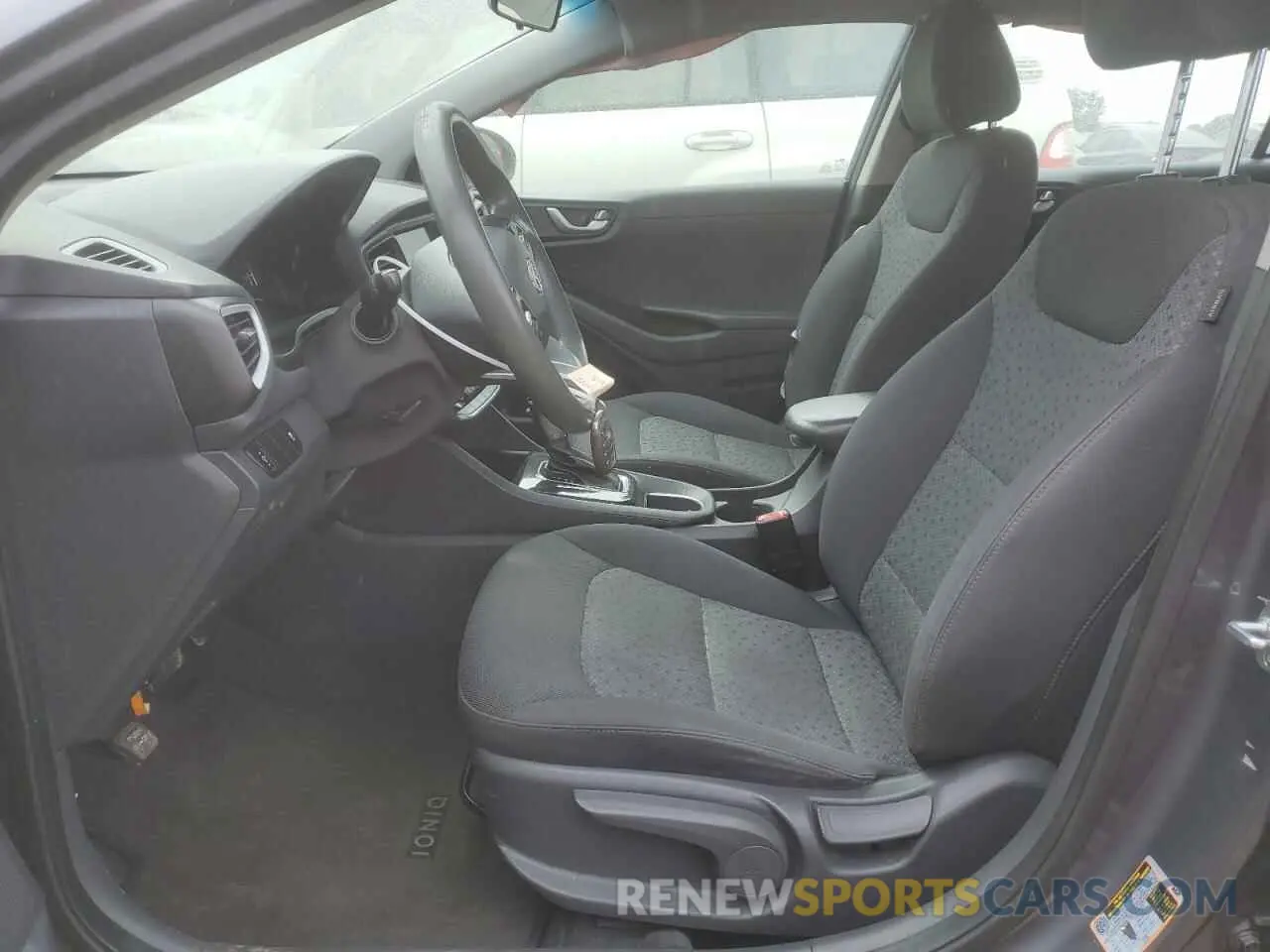 7 Photograph of a damaged car KMHC65LC0KU176049 HYUNDAI IONIQ 2019