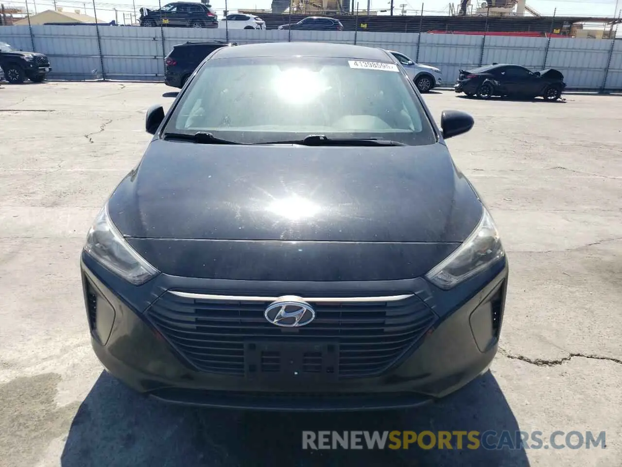 5 Photograph of a damaged car KMHC65LC2KU174349 HYUNDAI IONIQ 2019