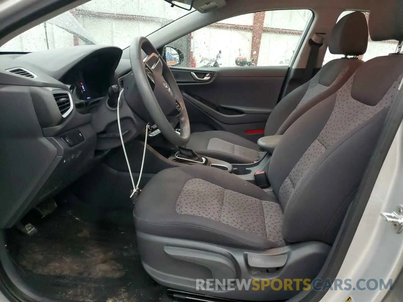 7 Photograph of a damaged car KMHC65LC3KU109770 HYUNDAI IONIQ 2019