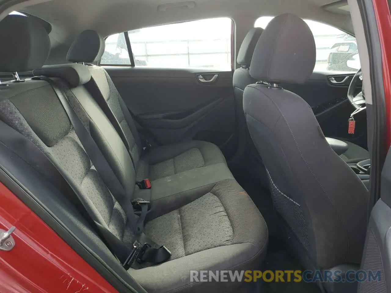 10 Photograph of a damaged car KMHC65LC3KU168995 HYUNDAI IONIQ 2019
