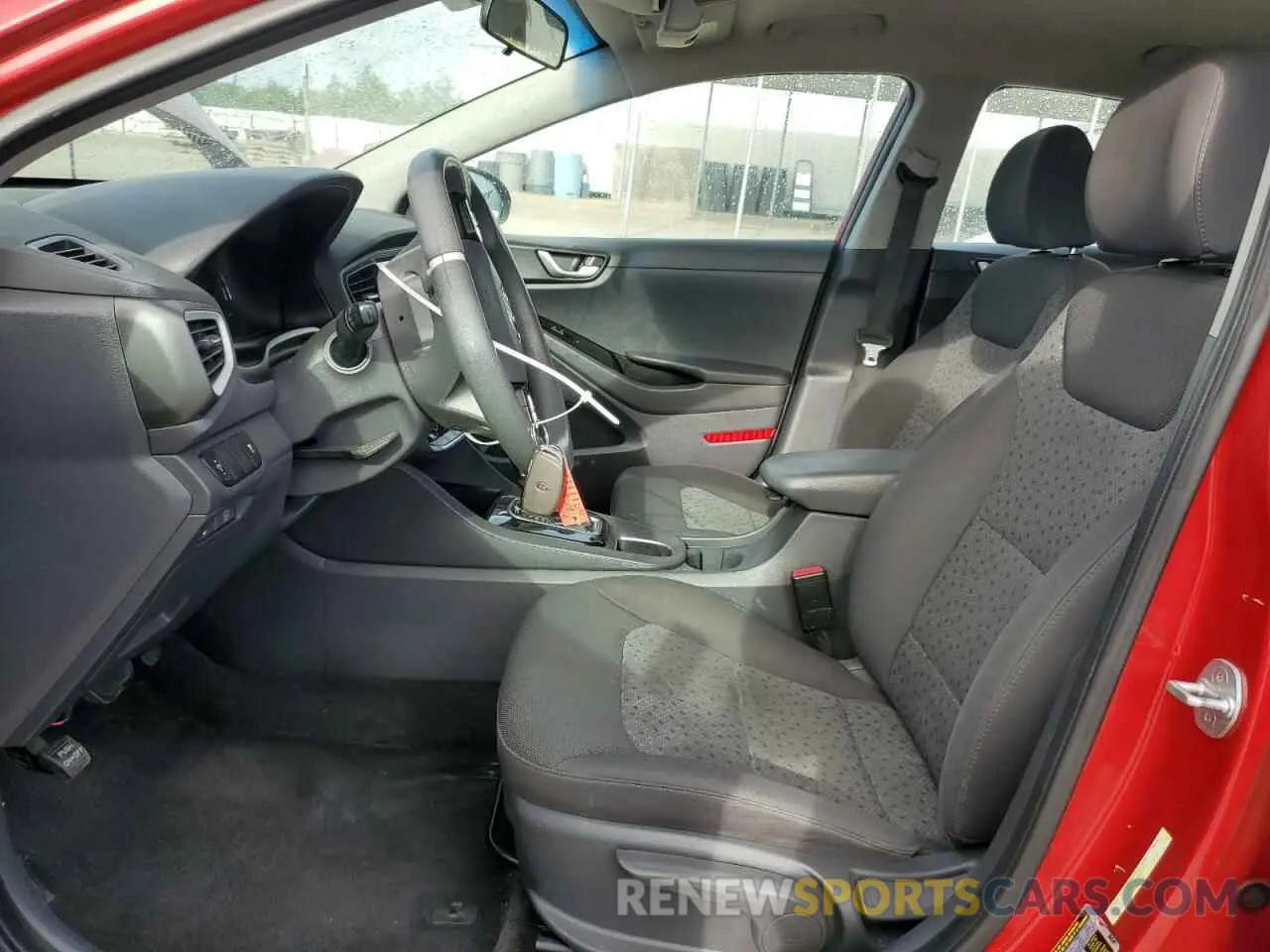 7 Photograph of a damaged car KMHC65LC3KU168995 HYUNDAI IONIQ 2019