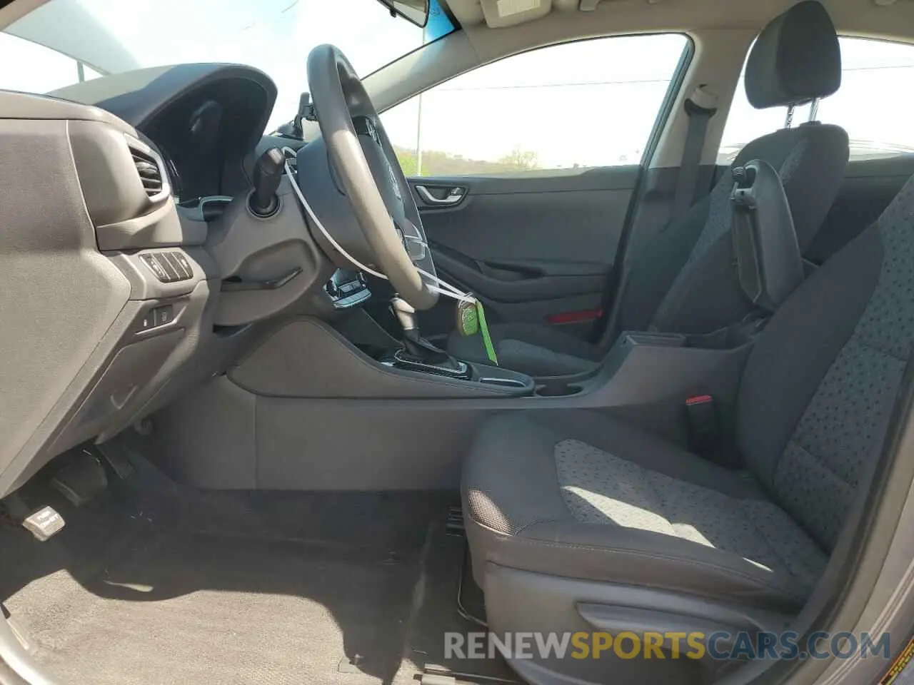 7 Photograph of a damaged car KMHC65LC4KU125489 HYUNDAI IONIQ 2019