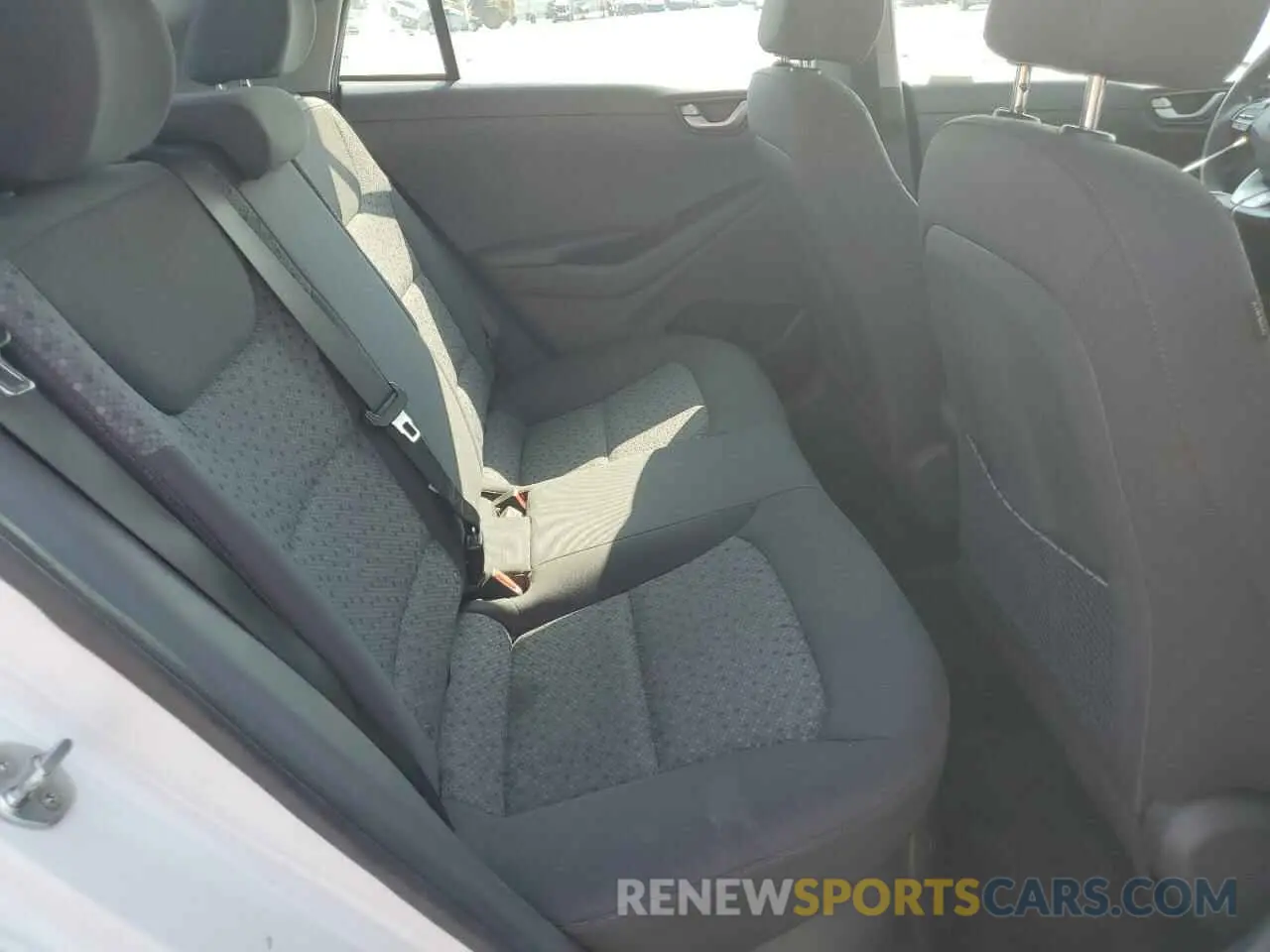 10 Photograph of a damaged car KMHC65LC4KU178841 HYUNDAI IONIQ 2019