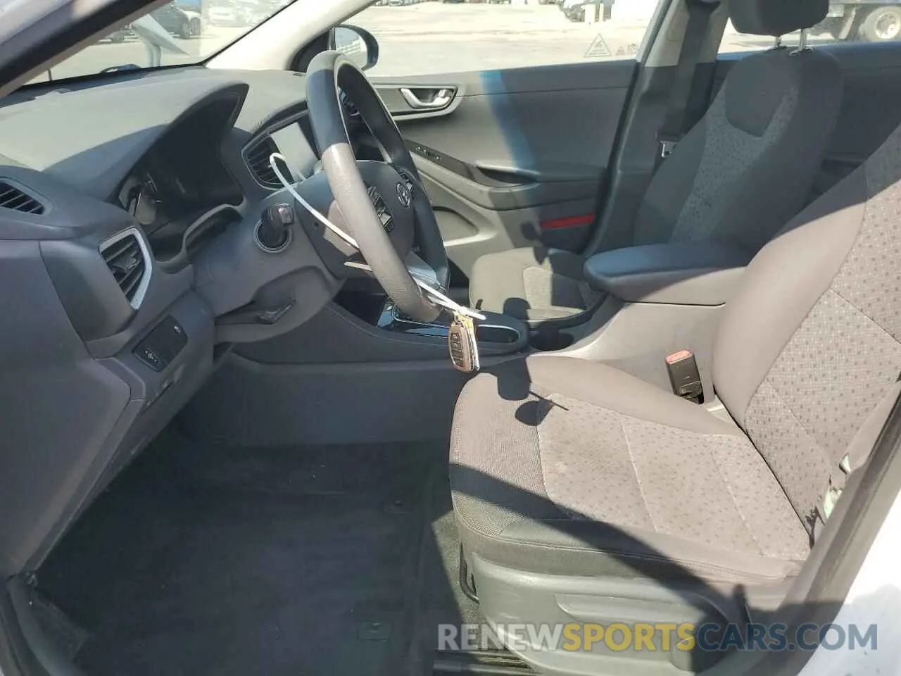 7 Photograph of a damaged car KMHC65LC4KU178841 HYUNDAI IONIQ 2019