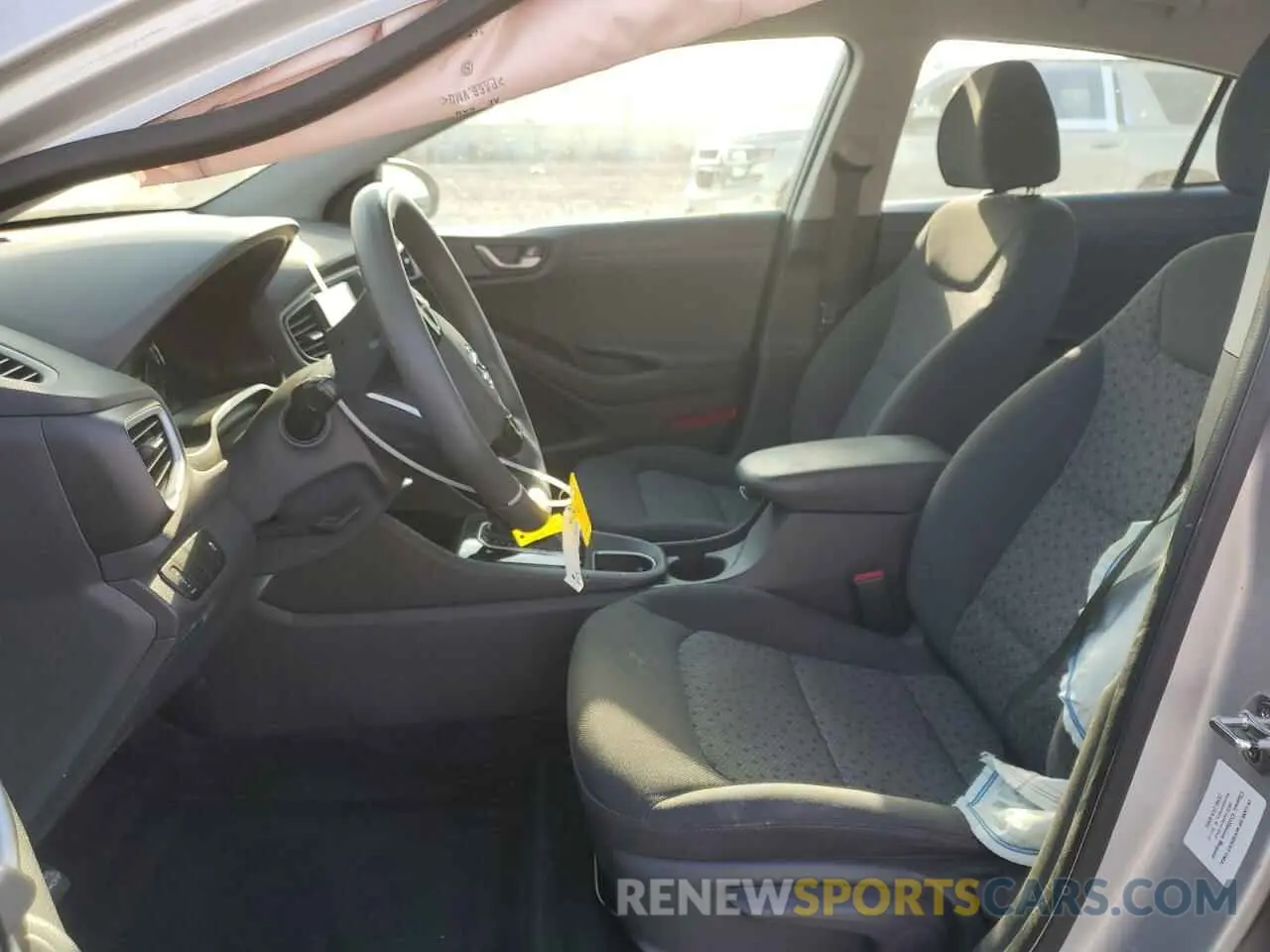 7 Photograph of a damaged car KMHC65LC8KU119680 HYUNDAI IONIQ 2019